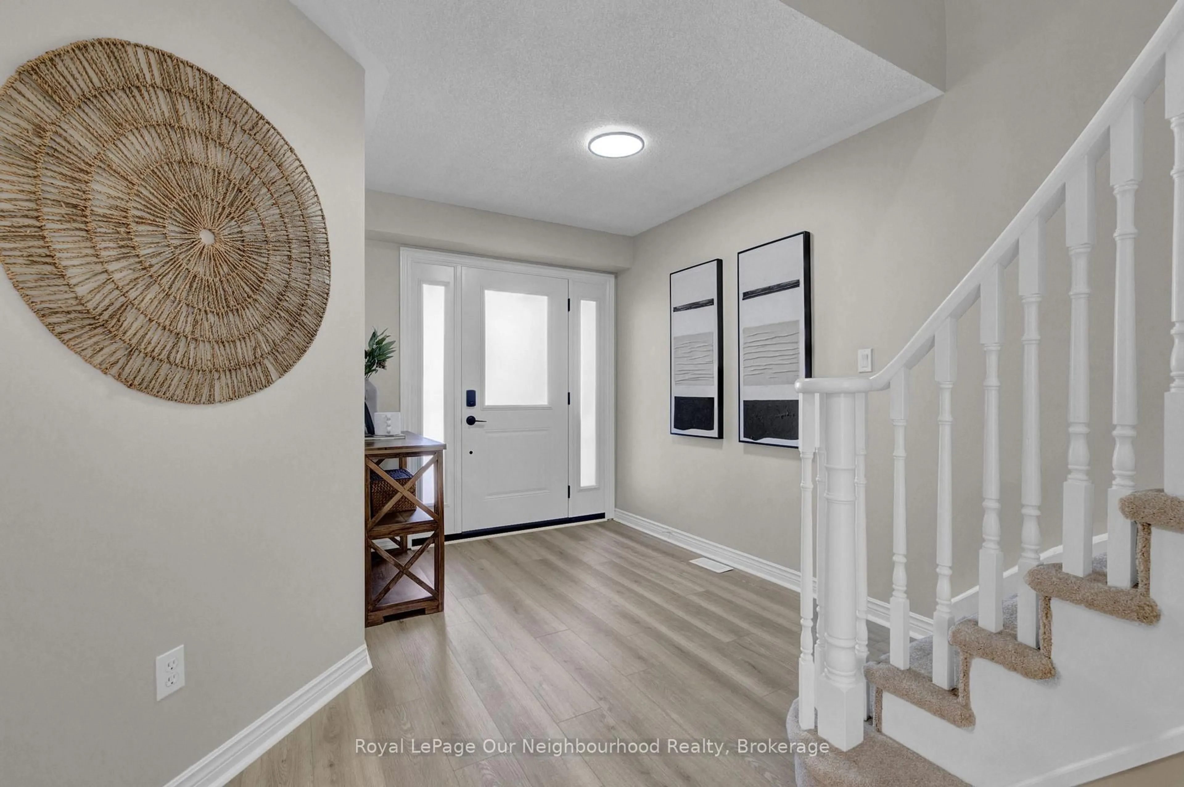 Indoor entryway for 31 Brownstone Cres, Clarington Ontario L1E 2Y1