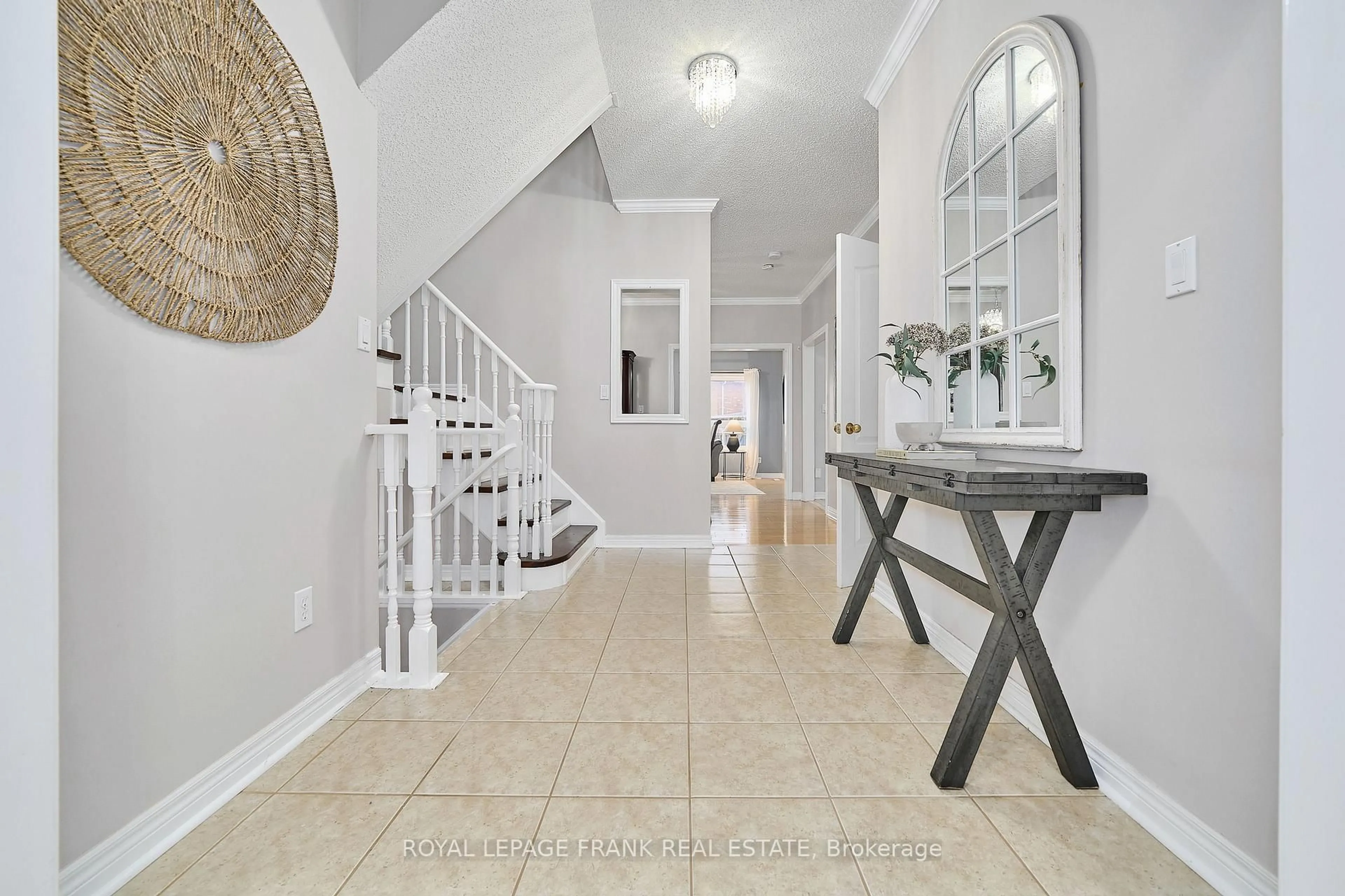 Indoor entryway for 5 Partner Dr, Clarington Ontario L1E 3J1