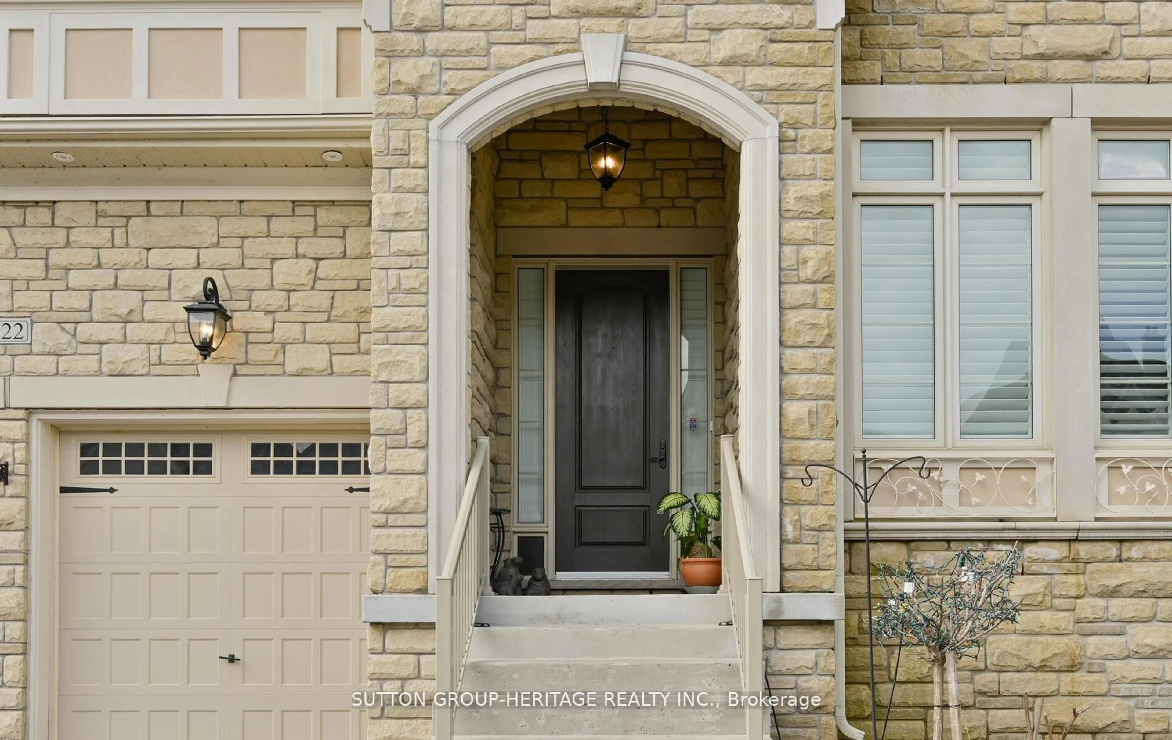 Indoor entryway for 522 Cliffview Rd, Pickering Ontario L1W 2N8
