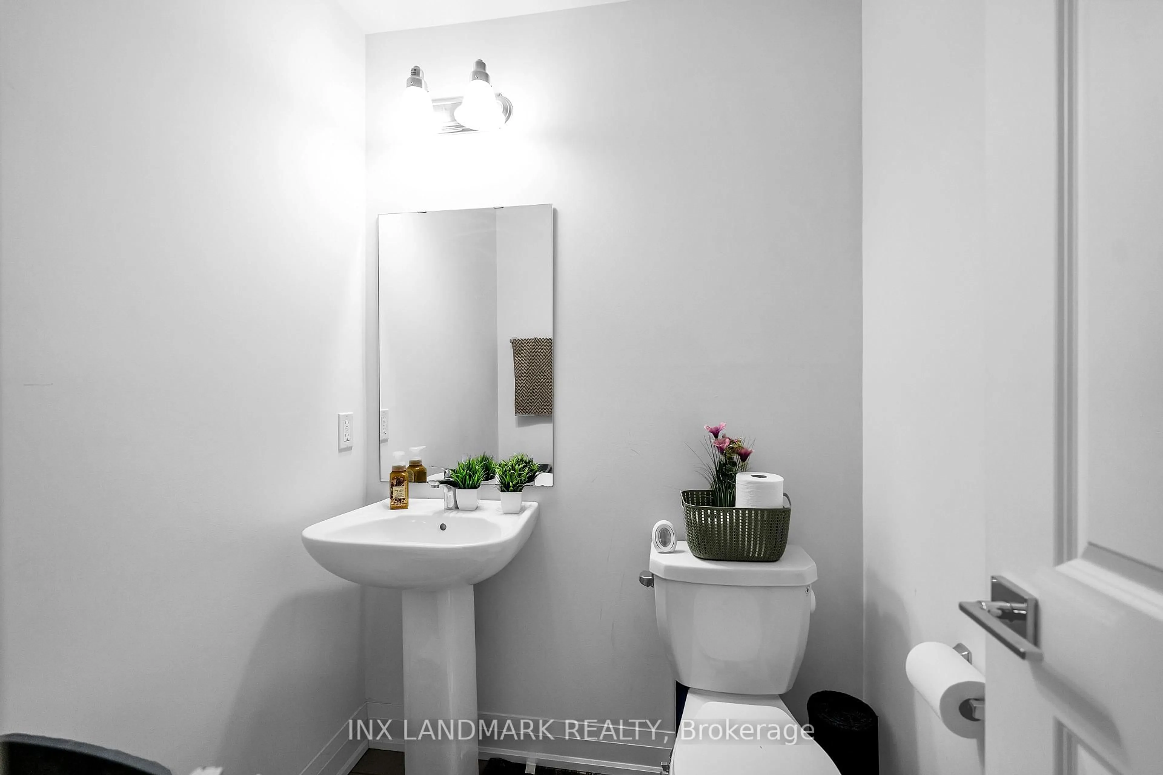 Standard bathroom, ceramic/tile floor for 30 Gerry Henry Lane, Clarington Ontario L1E 0L8