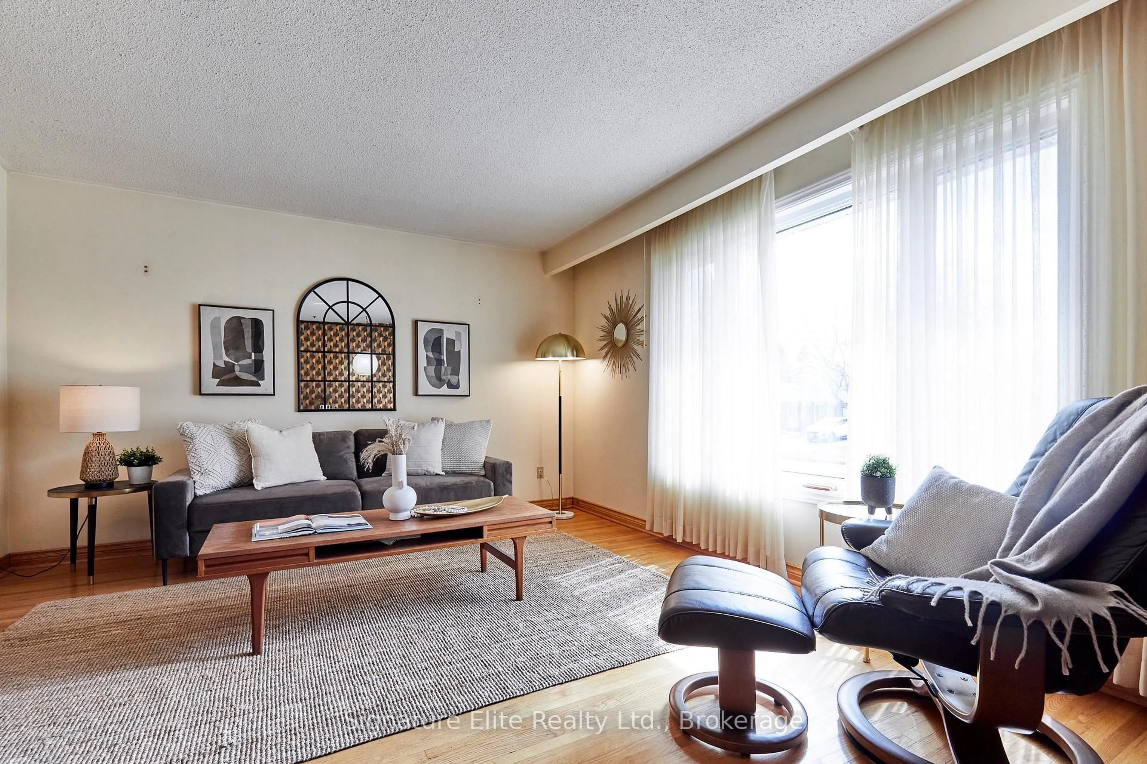 Living room with furniture, unknown for 34 Tilley Dr, Toronto Ontario M1C 2G2