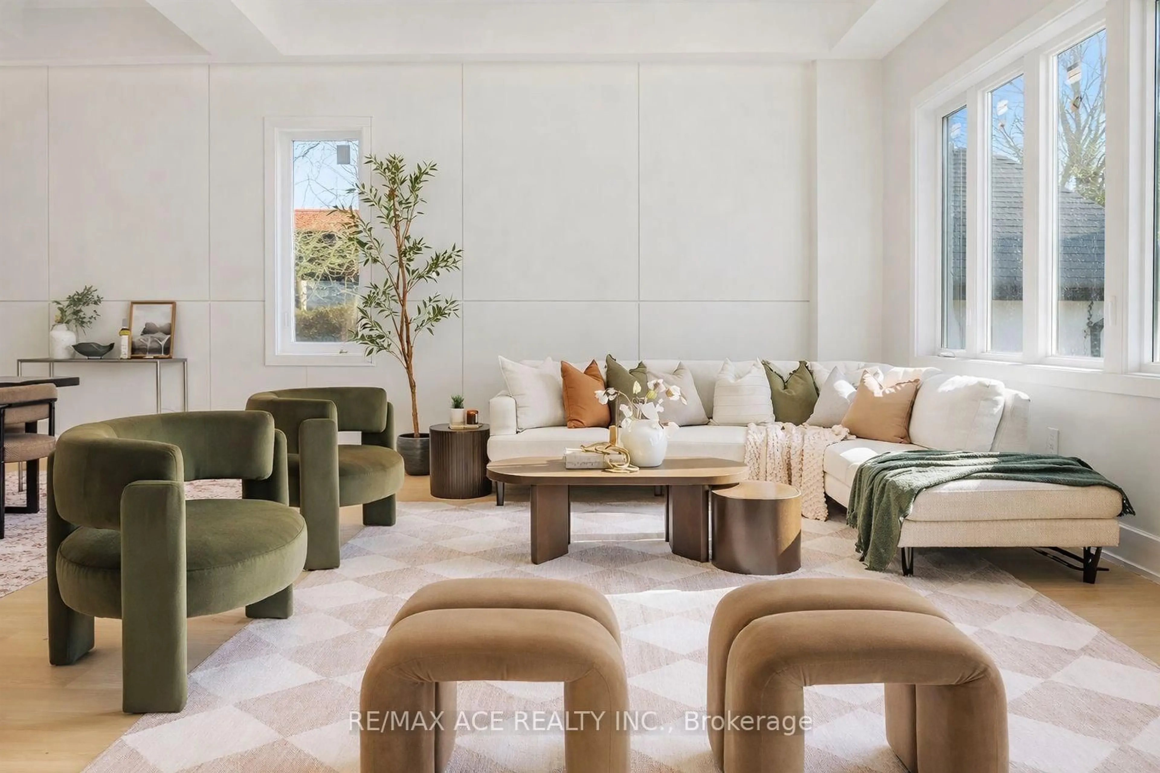 Living room with furniture, ceramic/tile floor for 5 Larwood Blvd, Toronto Ontario M1M 2M5