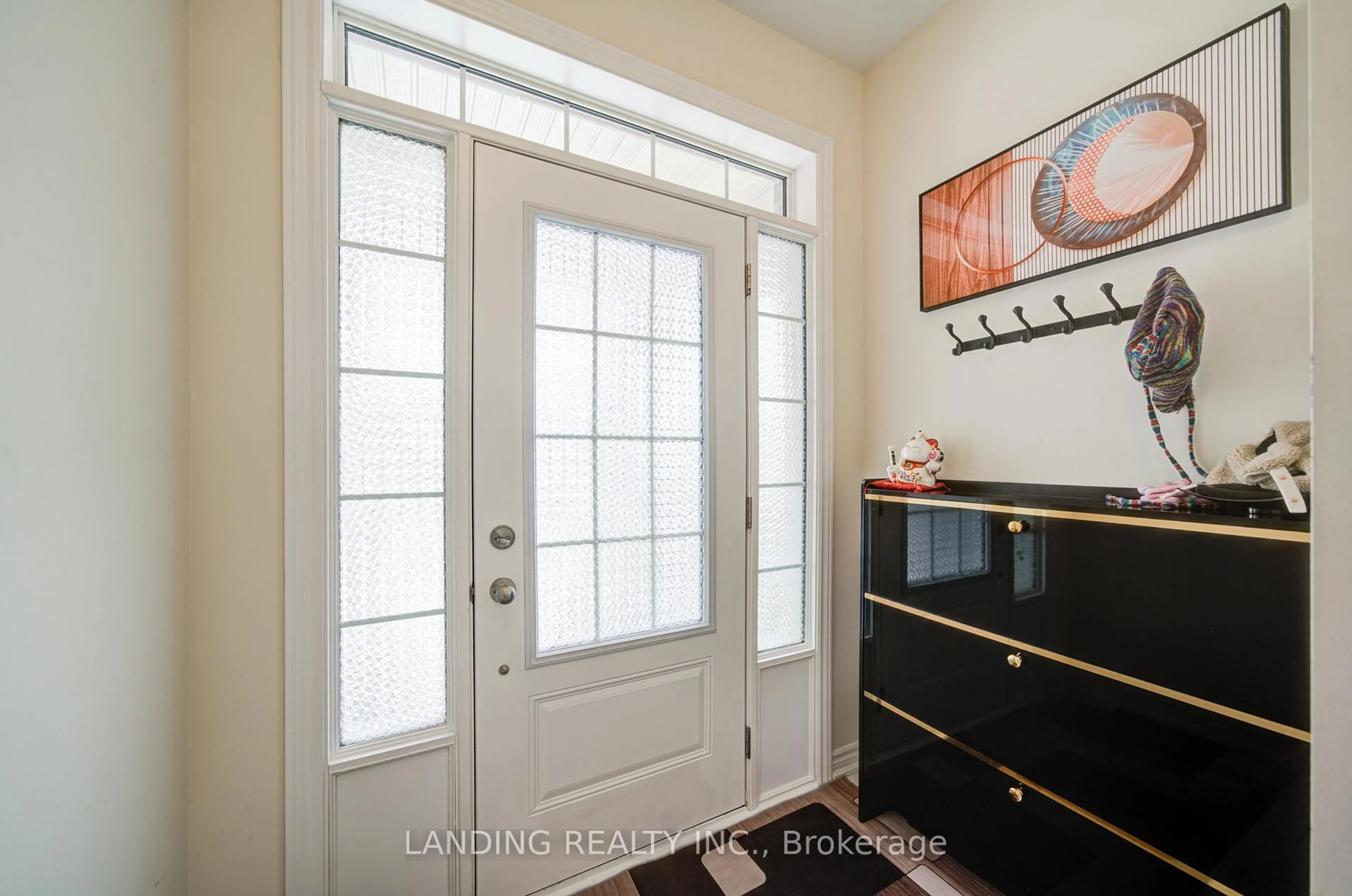 Indoor entryway for 2084 Duberry Dr, Pickering Ontario L1X 1Y5