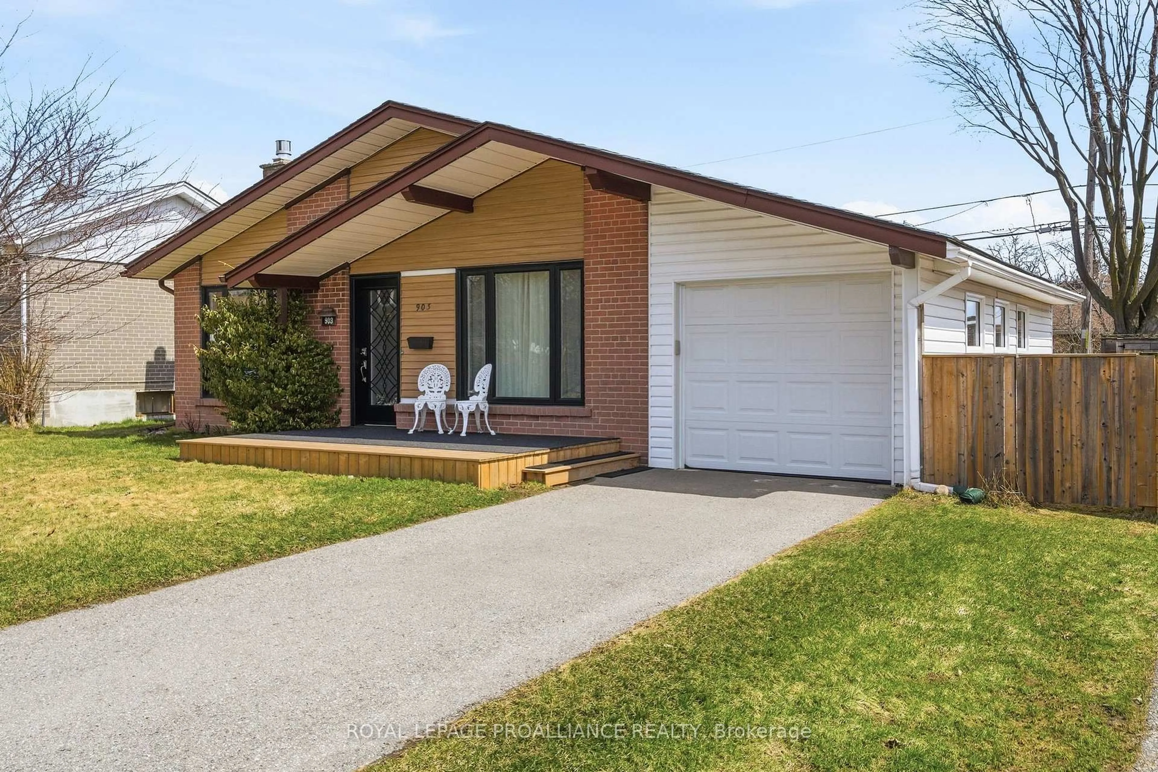 Home with vinyl exterior material, street for 903 Naroch Blvd, Pickering Ontario L1W 1T1