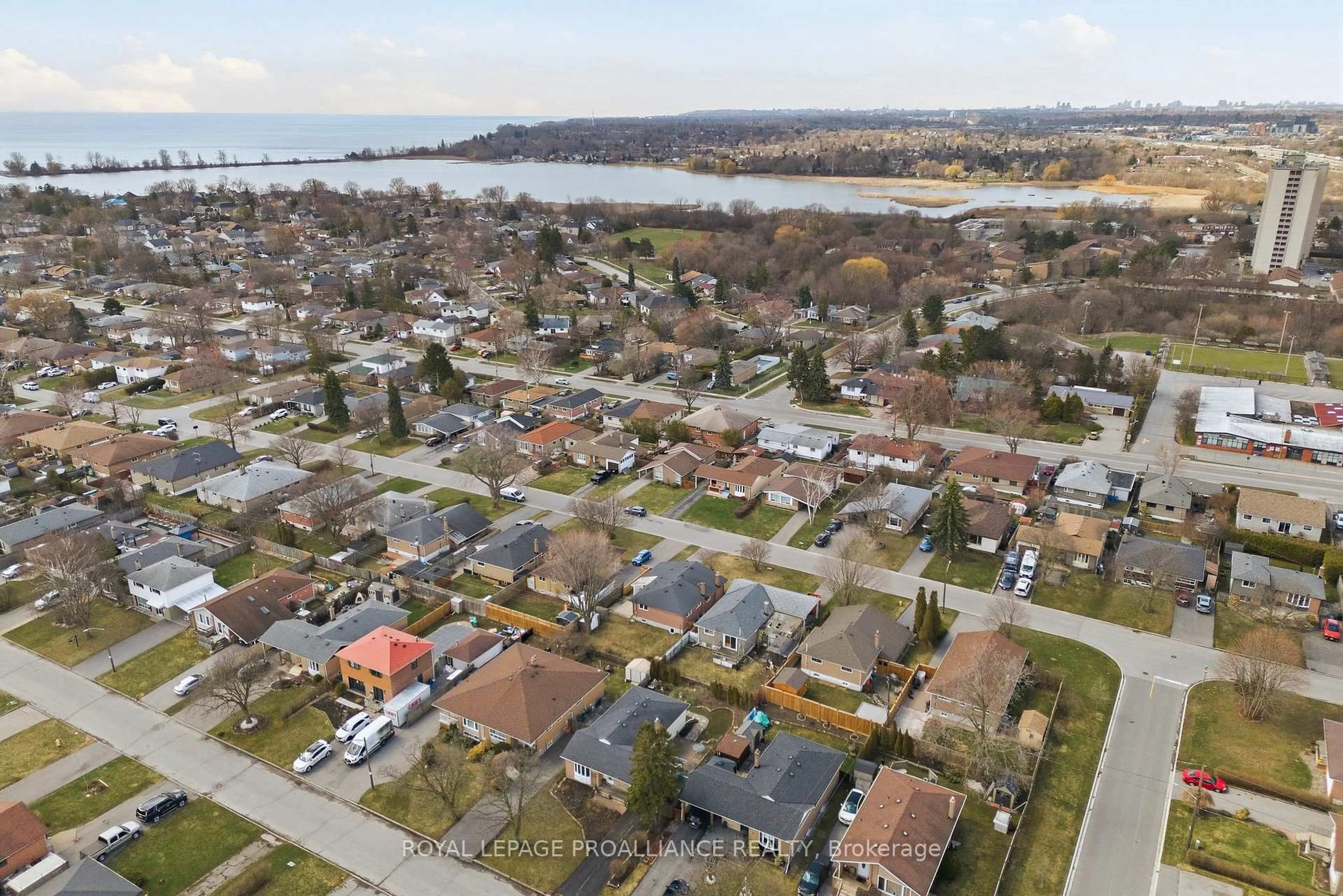 A pic from outside/outdoor area/front of a property/back of a property/a pic from drone, water/lake/river/ocean view for 903 Naroch Blvd, Pickering Ontario L1W 1T1