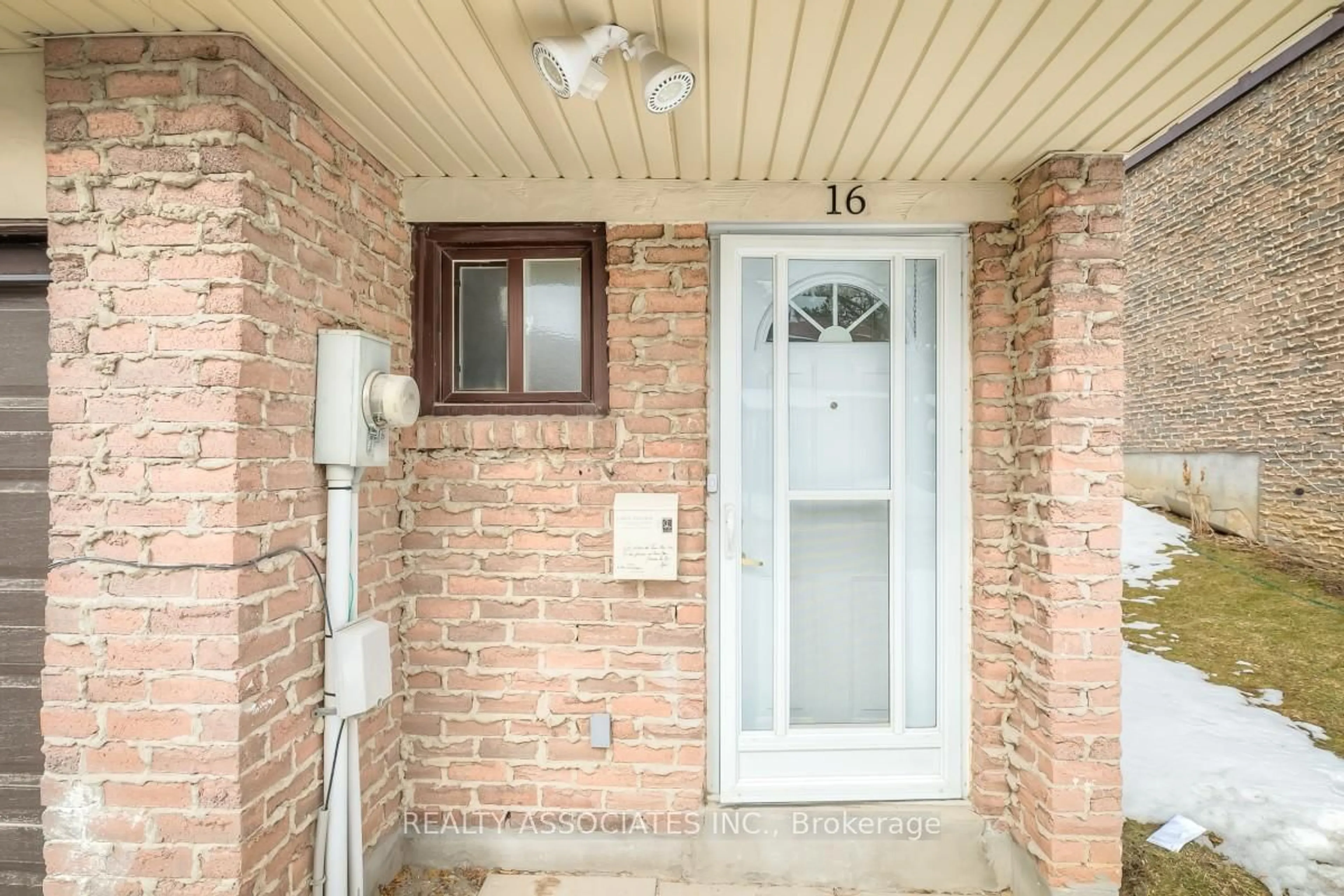 Indoor entryway for 1975 Memory Lane #16, Pickering Ontario L1V 3M3