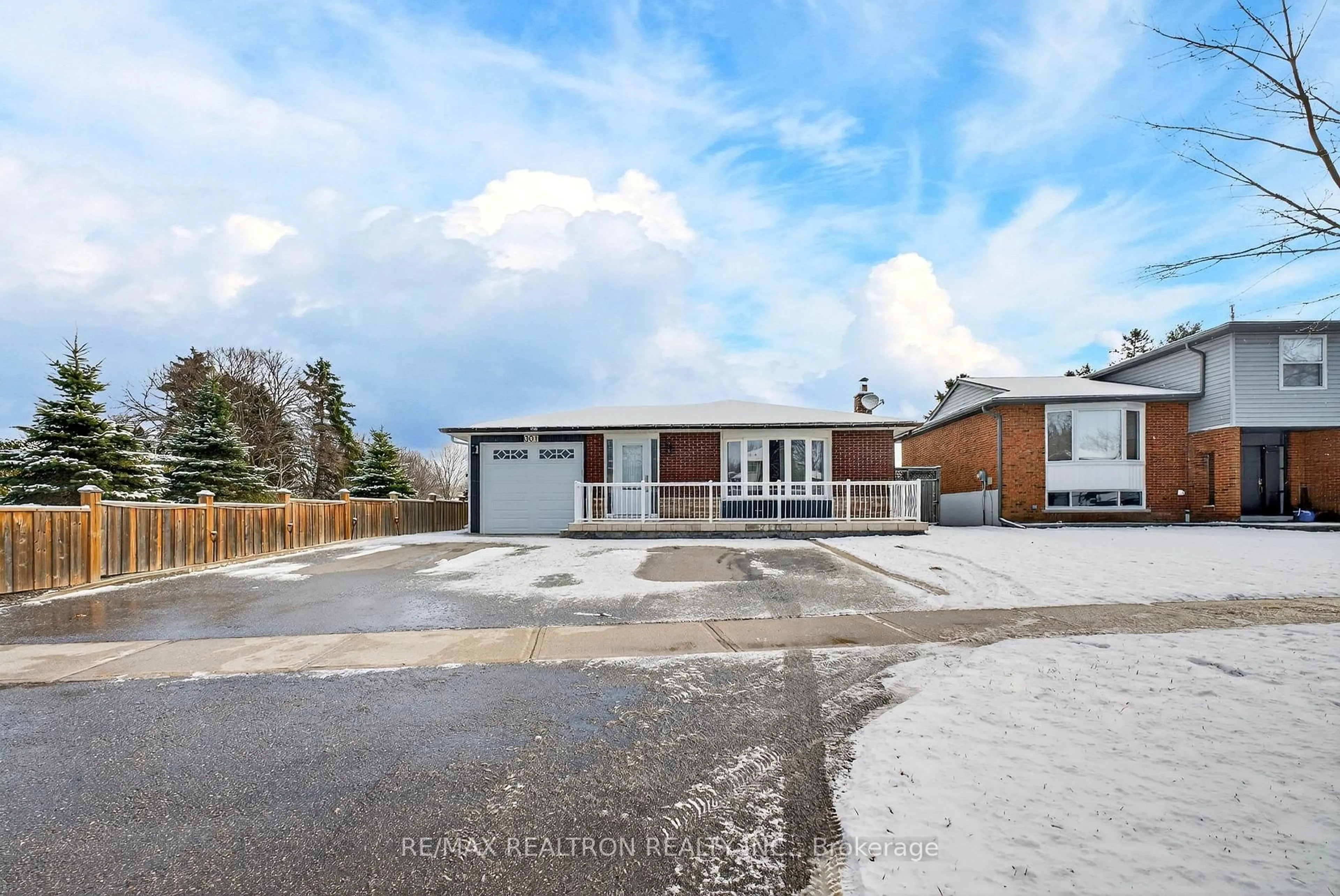 Unknown for 301 Lupin Dr, Whitby Ontario L1N 1Y5