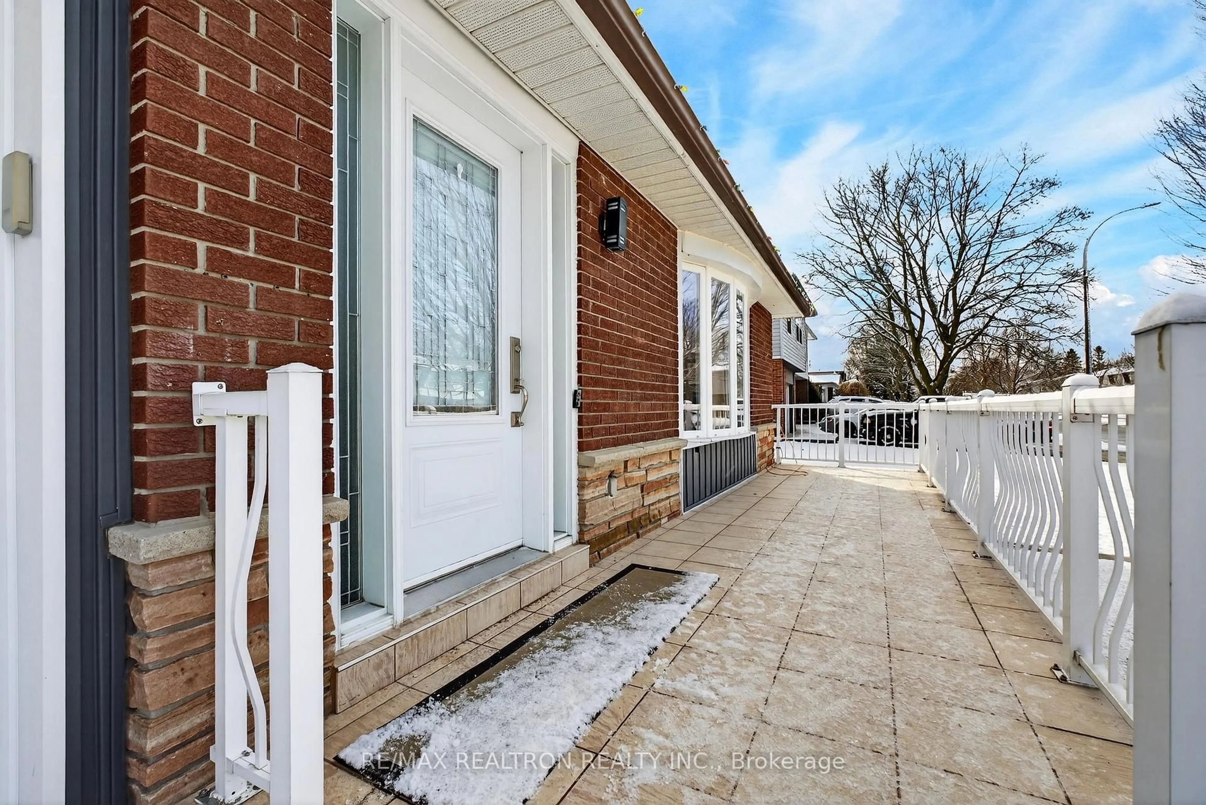 Home with brick exterior material, street for 301 Lupin Dr, Whitby Ontario L1N 1Y5