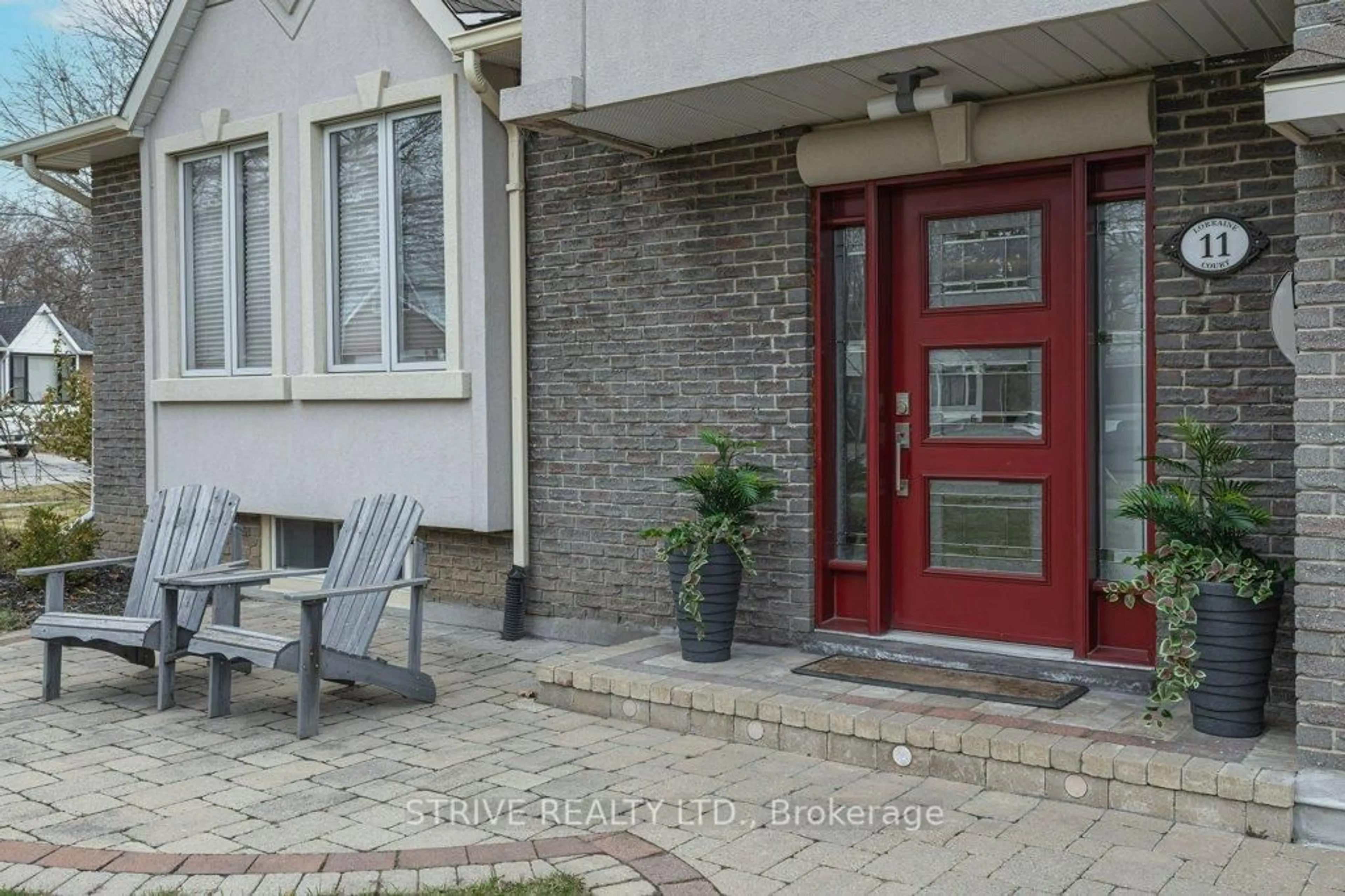 Indoor entryway for 11 Lorraine Crt, Clarington Ontario L1C 3L5