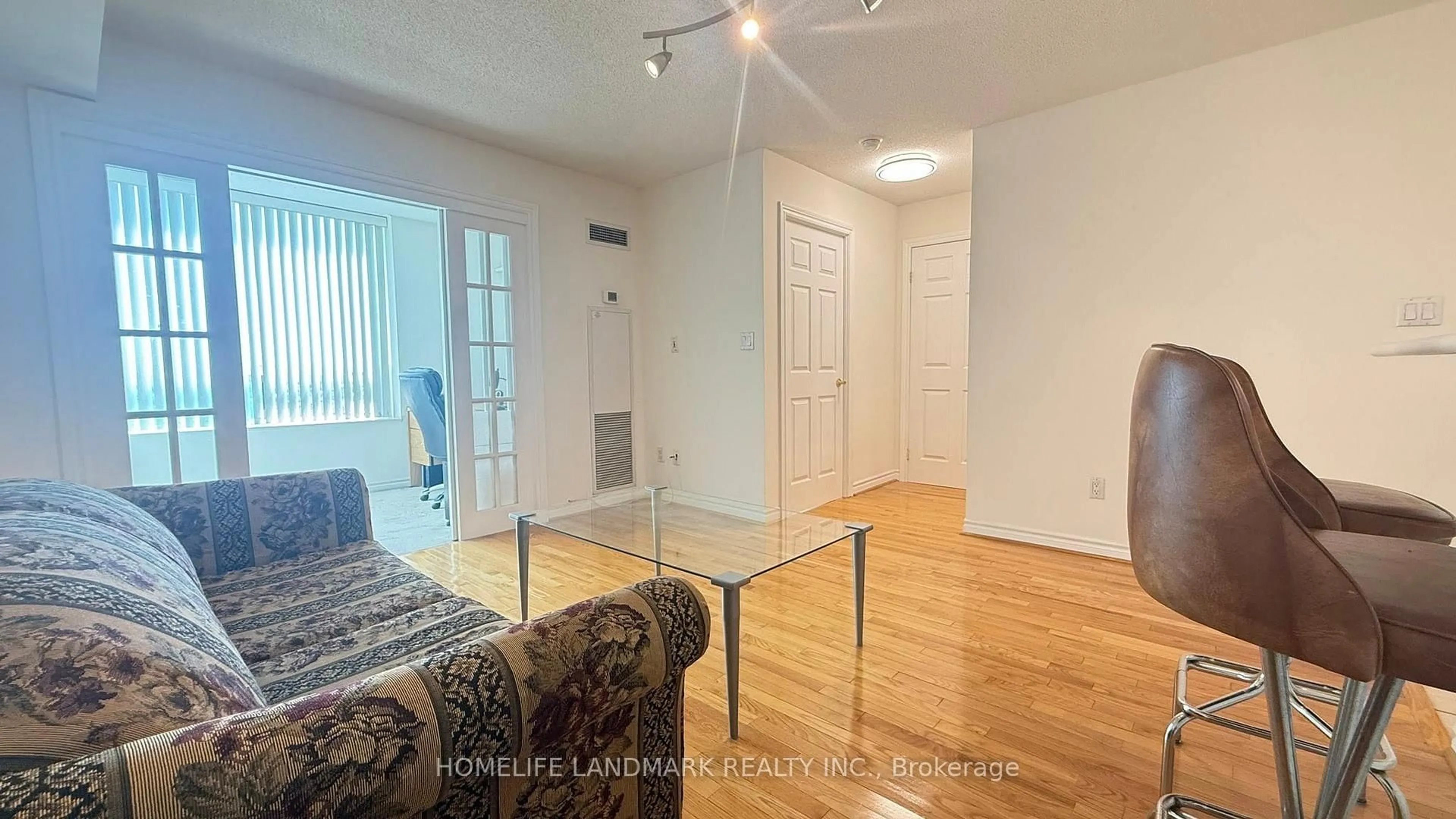 A pic of a room for 123 Omni Dr #964, Toronto Ontario M1P 5A8