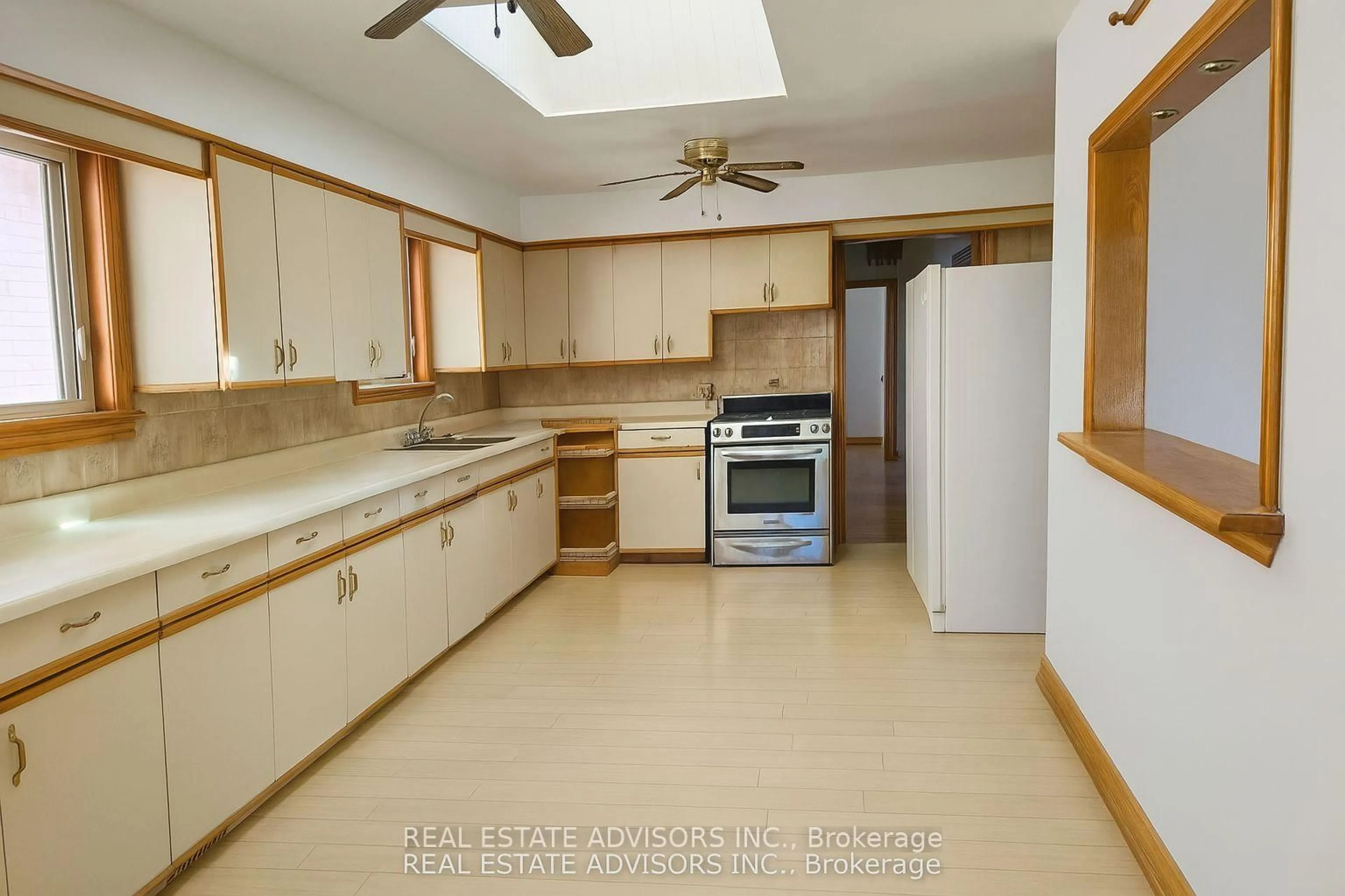 Standard kitchen, ceramic/tile floor for 89 Euclid Ave, Toronto Ontario M1C 1J8