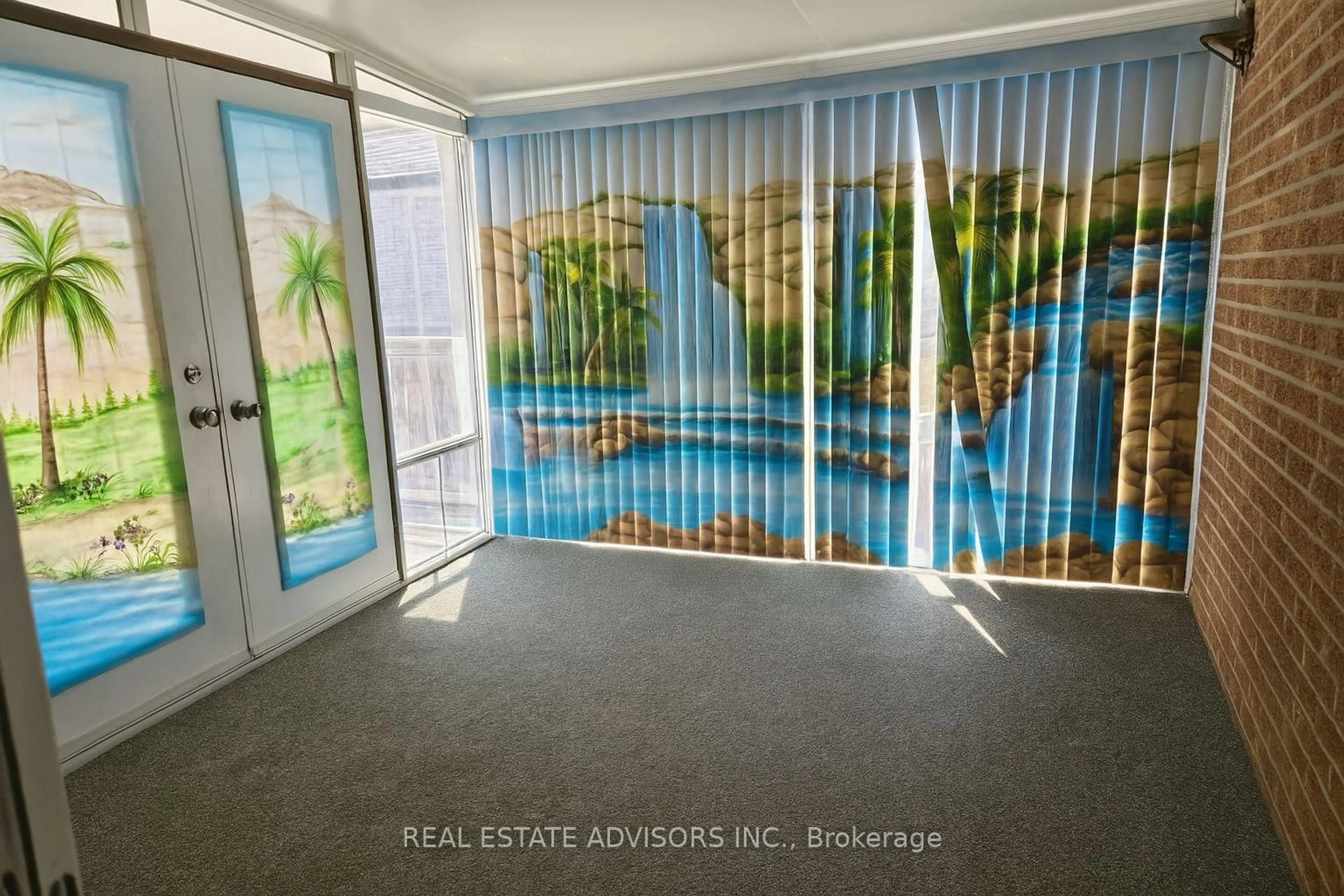 Indoor foyer for 89 Euclid Ave, Toronto Ontario M1C 1J8