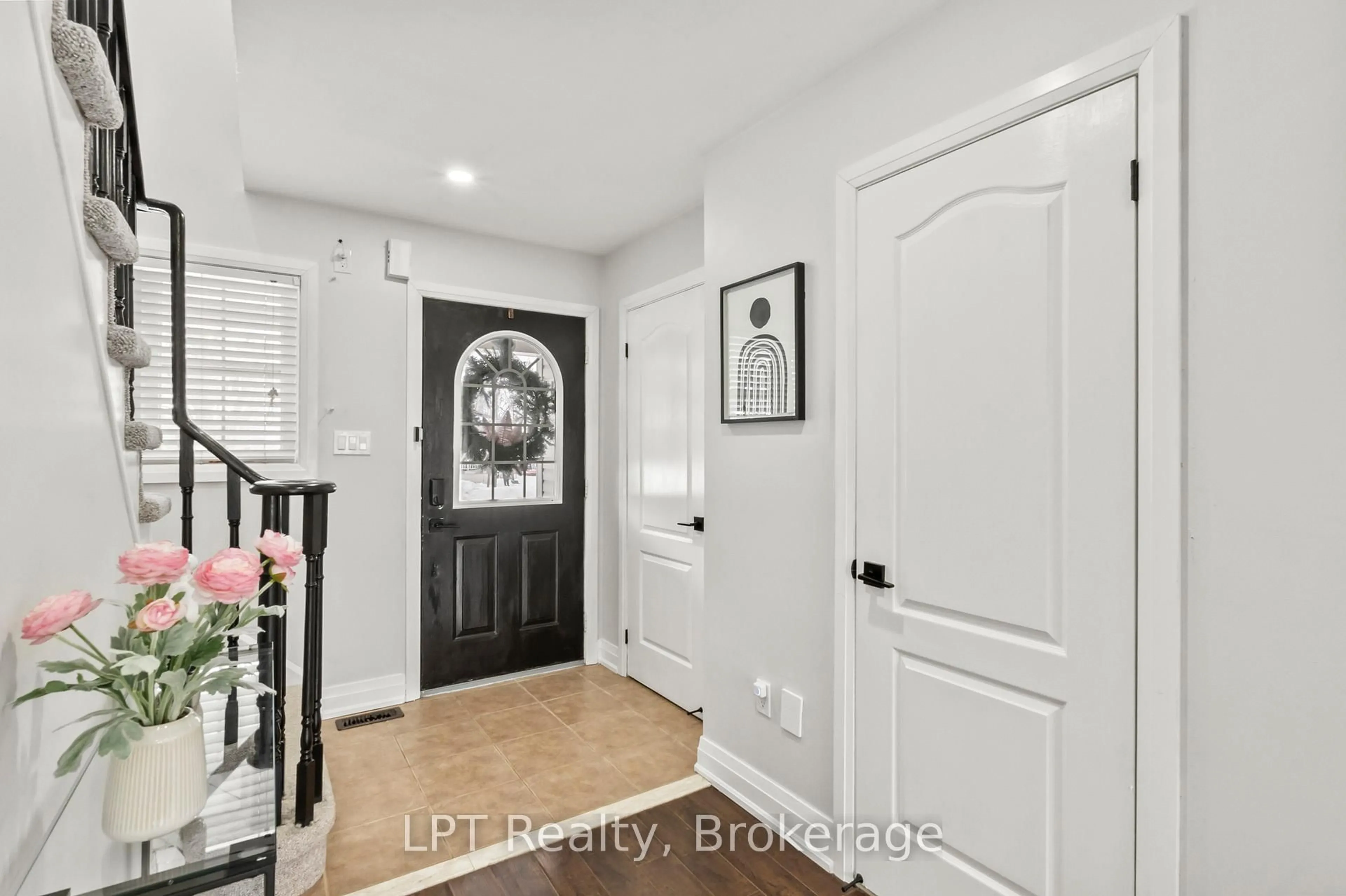 Indoor entryway for 52 Norland Circ, Oshawa Ontario L1L 0A6