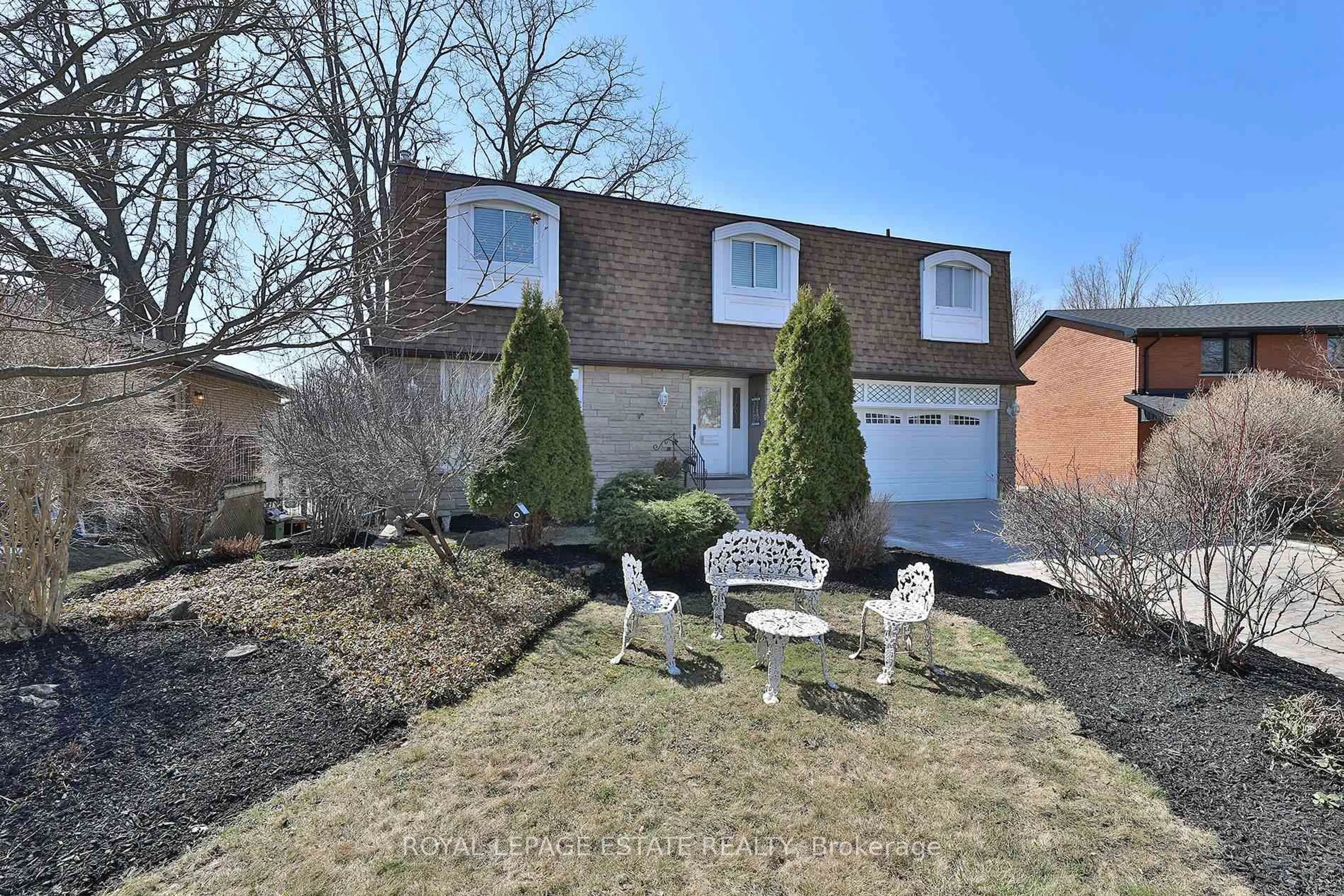Home with brick exterior material, street for 898 Beaufort Crt, Oshawa Ontario L1G 7J7