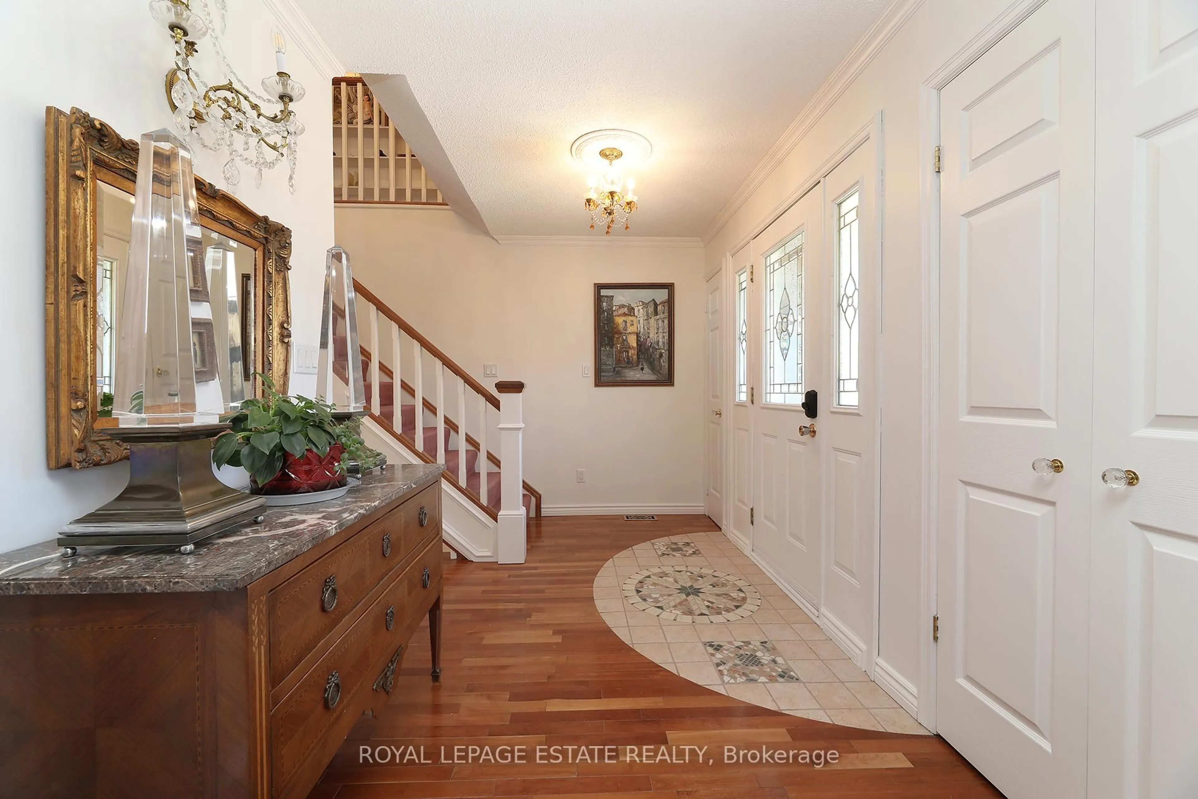 Indoor entryway for 898 Beaufort Crt, Oshawa Ontario L1G 7J7