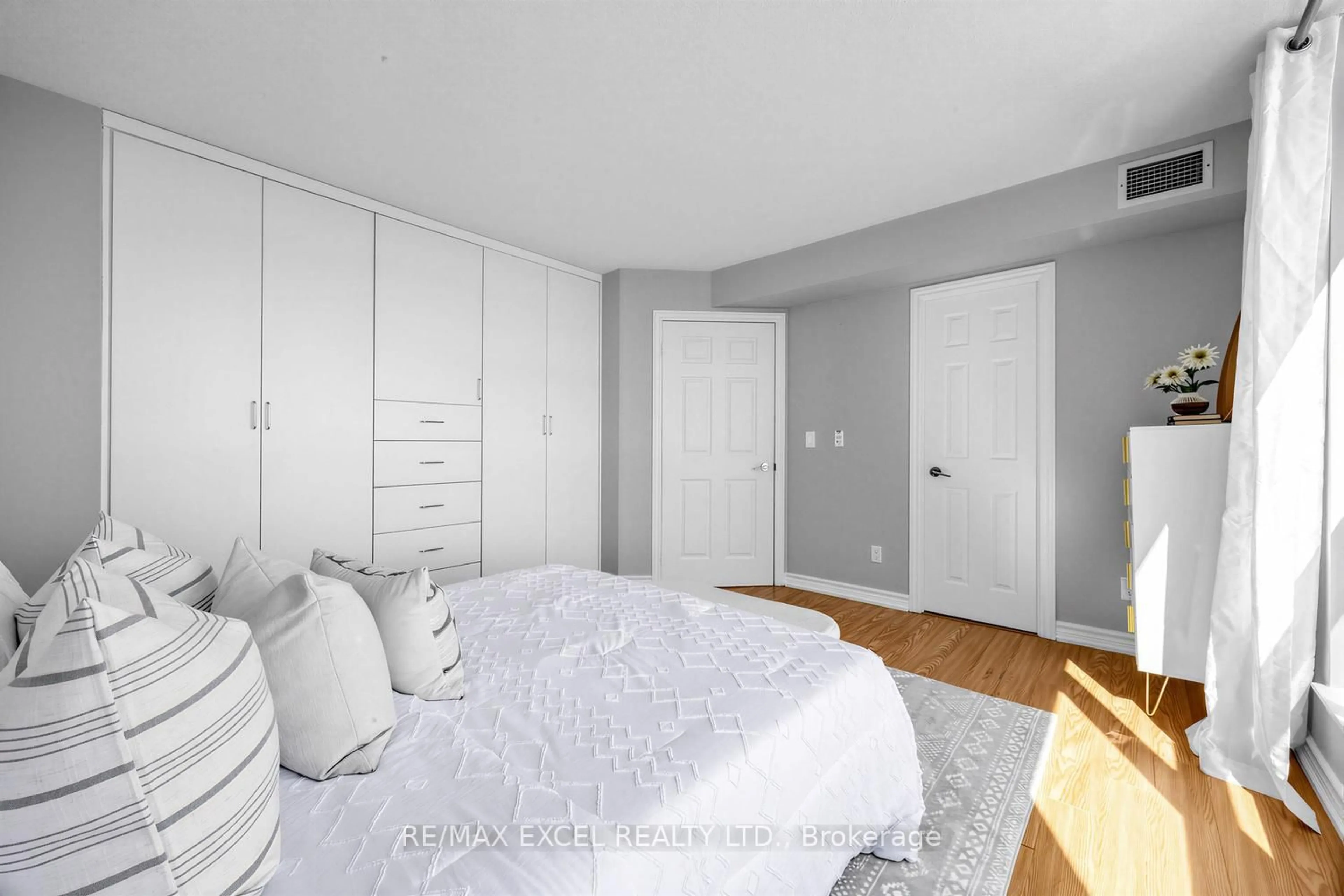 Bedroom with bed, unknown for 340 Watson St #916, Whitby Ontario L1N 9G1