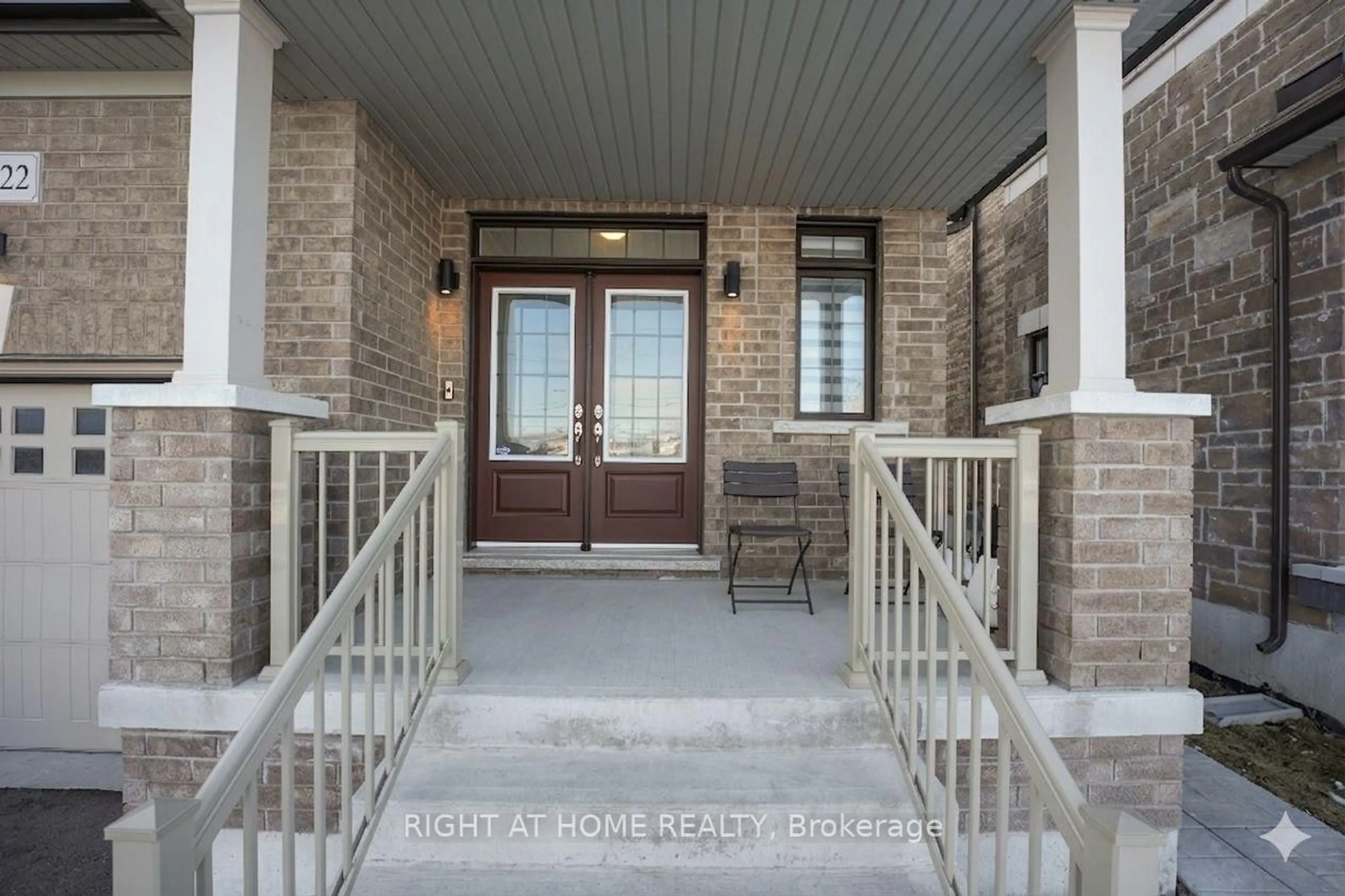 Indoor entryway for 1322 Apollo St, Oshawa Ontario L1K 3E6