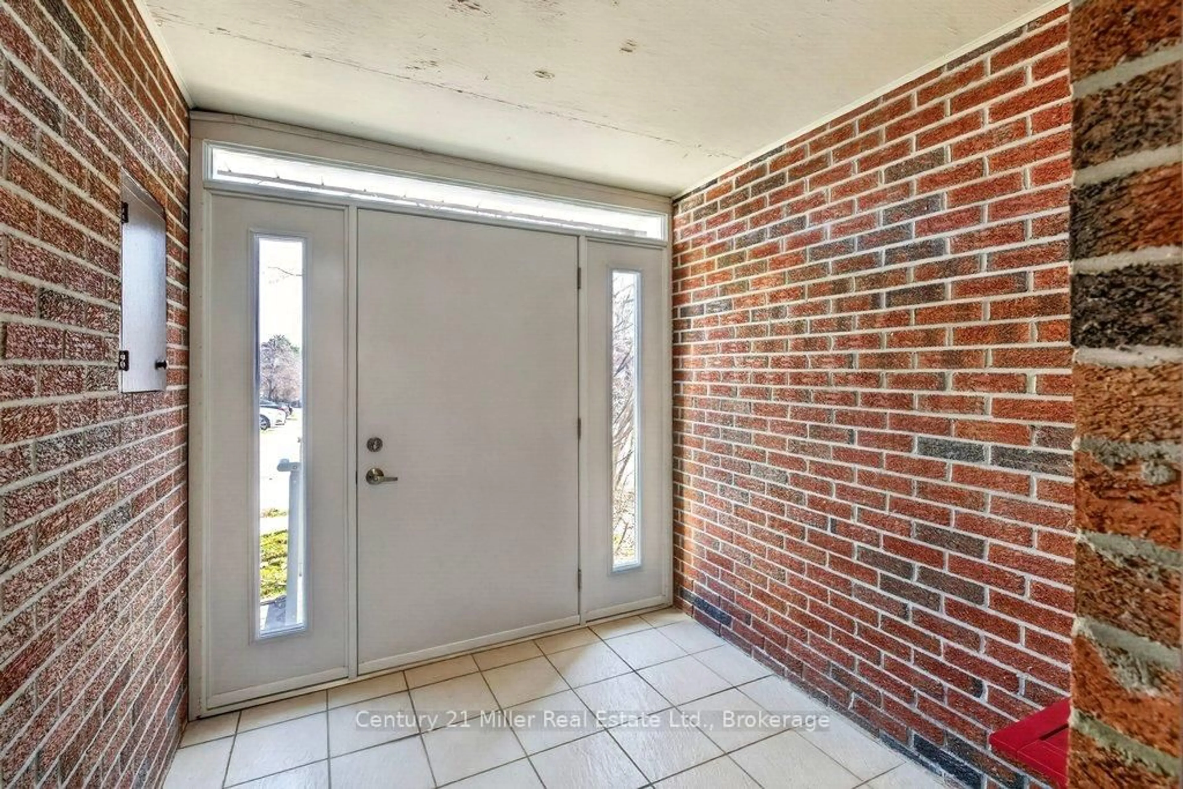 Indoor entryway for 30 Dundalk Dr #40, Toronto Ontario M1P 4W1