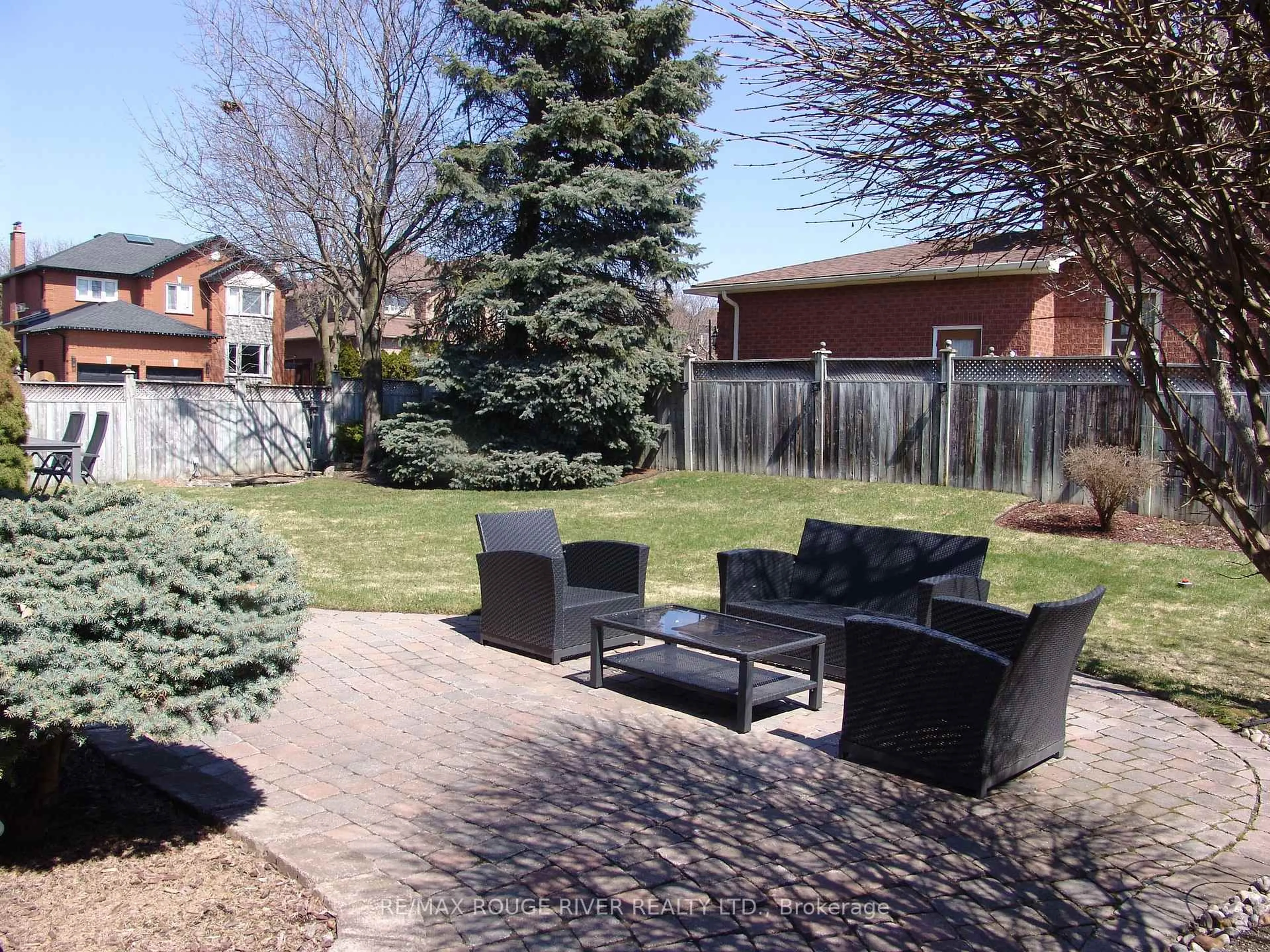 Patio, street for 60 Emmett Pl, Whitby Ontario L1R 2B4