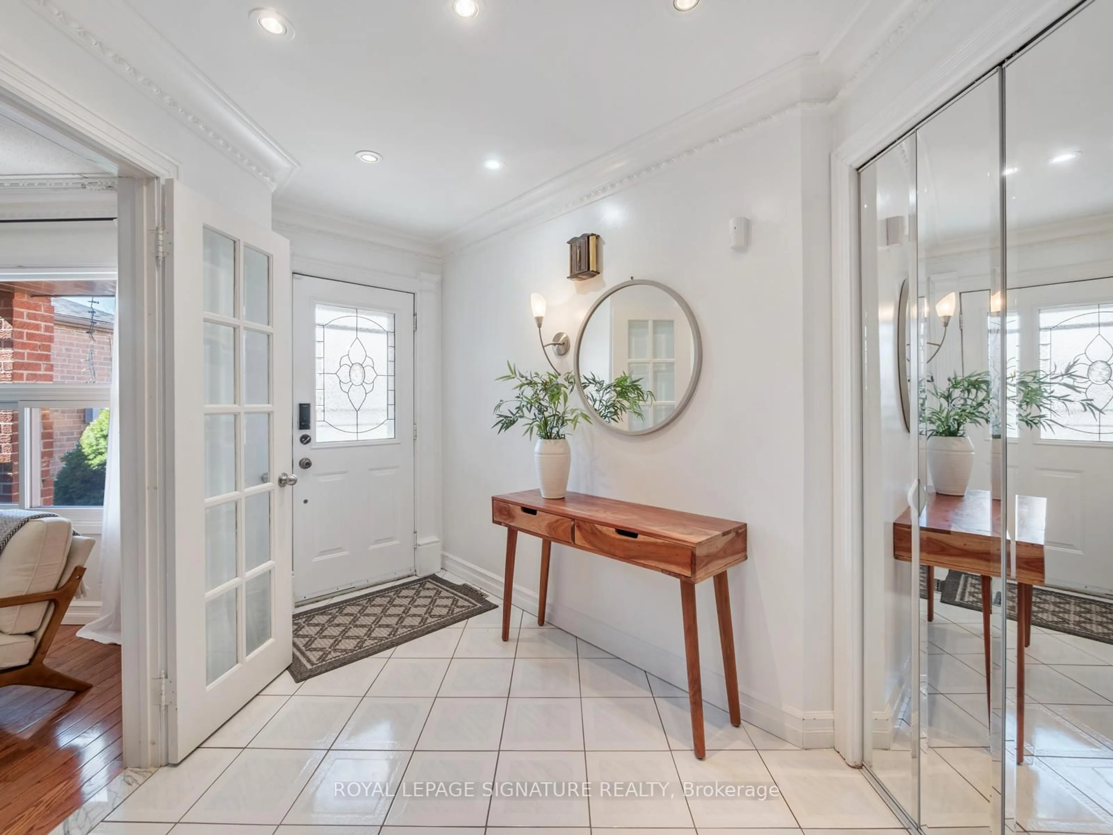 Indoor entryway for 171 Hupfield Tr, Toronto Ontario M1B 4P1