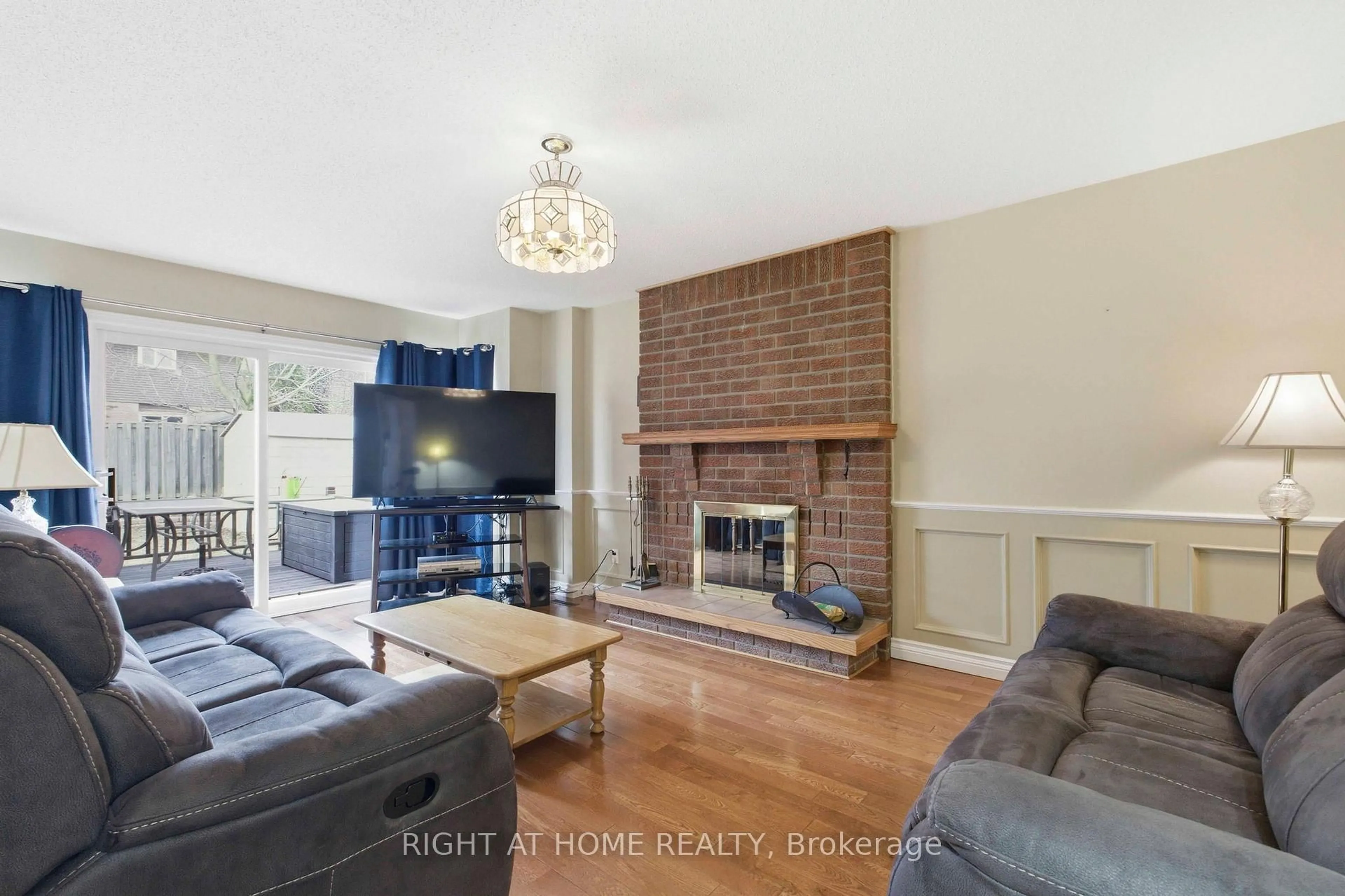 Living room with furniture, unknown for 620 Aspen Rd, Pickering Ontario L1V 3T7