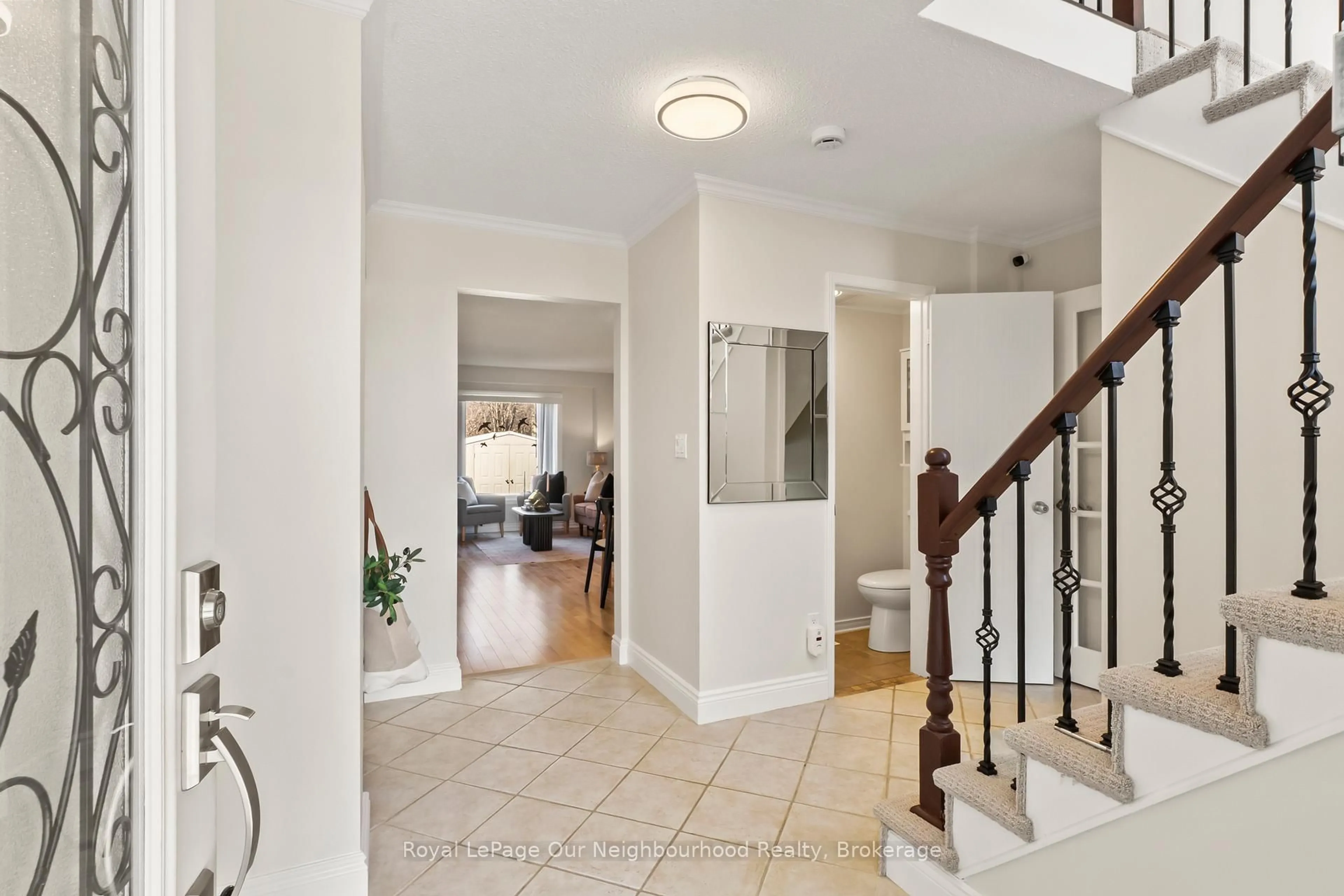 Indoor entryway for 1110 Snowberry St, Oshawa Ontario L1K 2J2