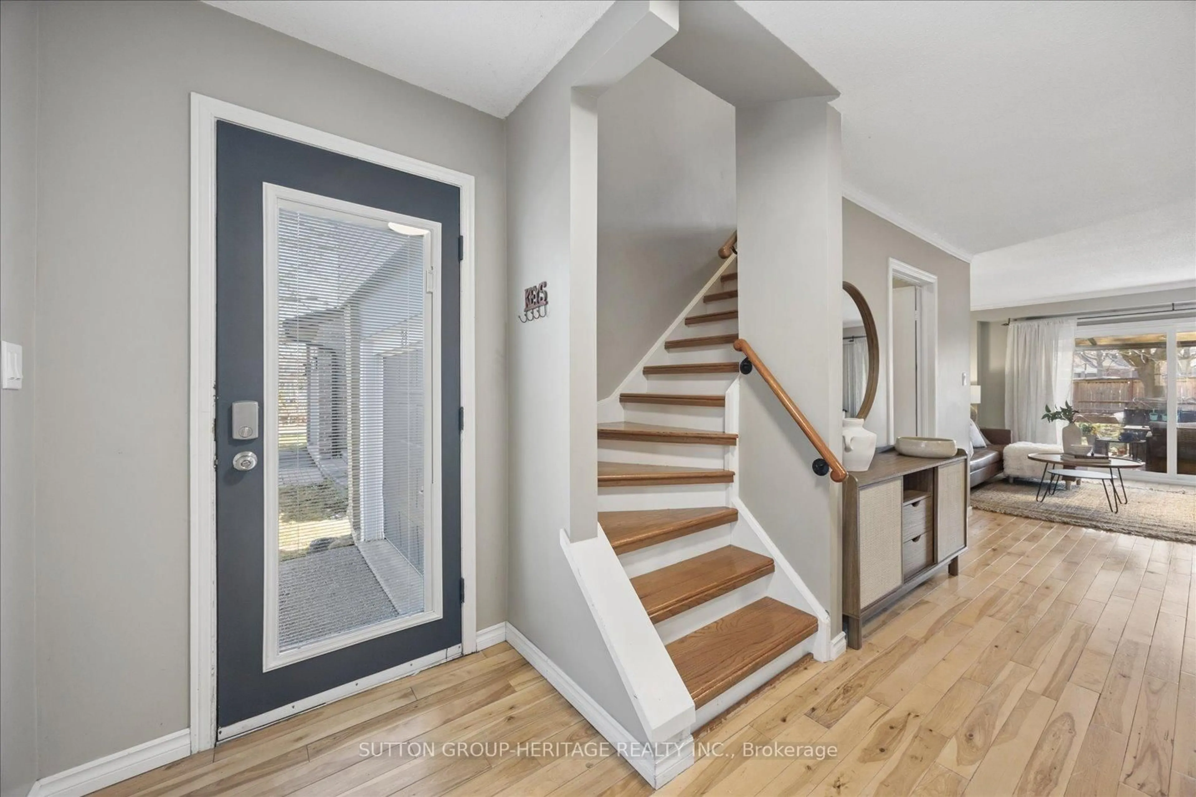 Indoor entryway for 24 Andrea Rd, Ajax Ontario L1S 3V7