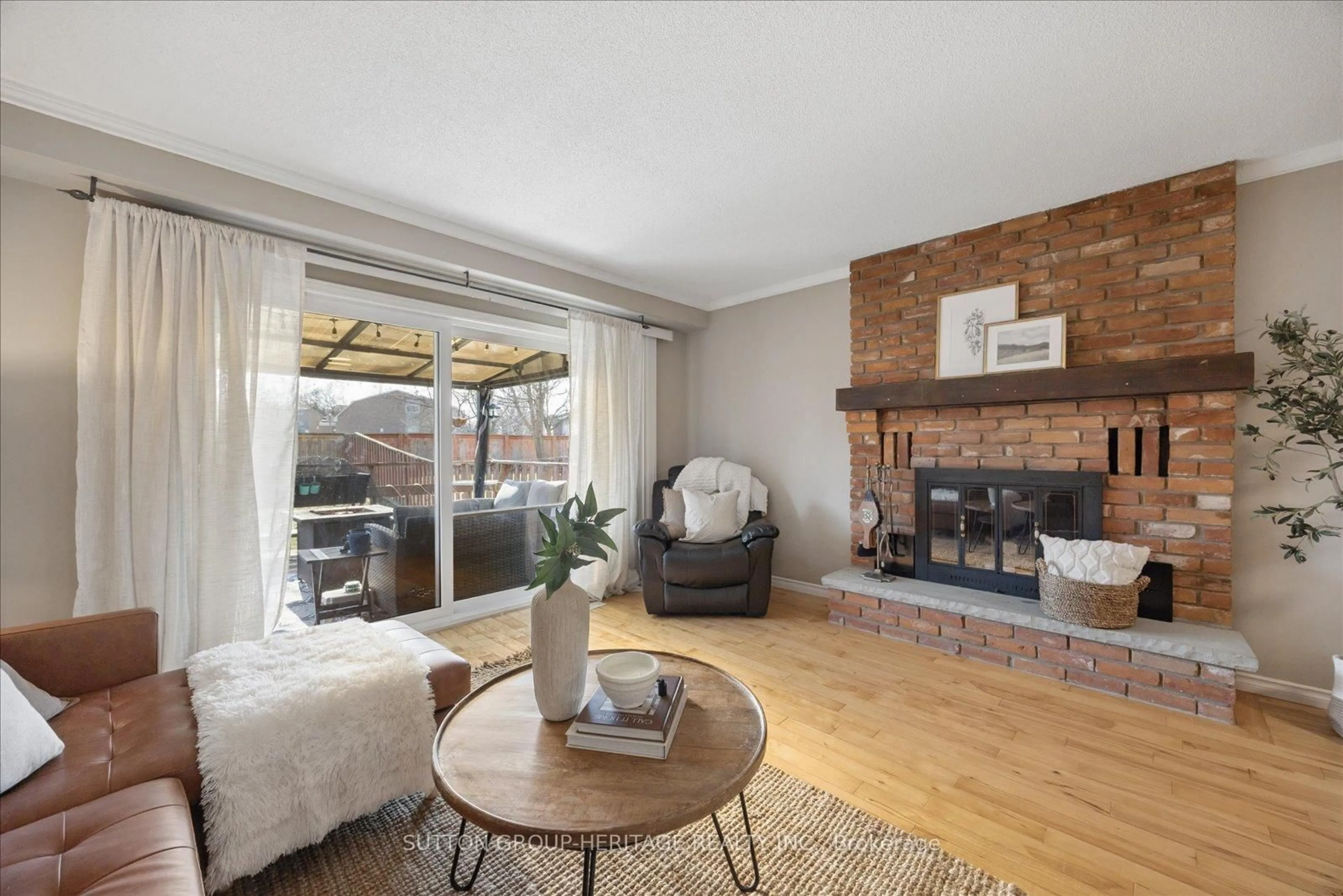 Living room with furniture, unknown for 24 Andrea Rd, Ajax Ontario L1S 3V7