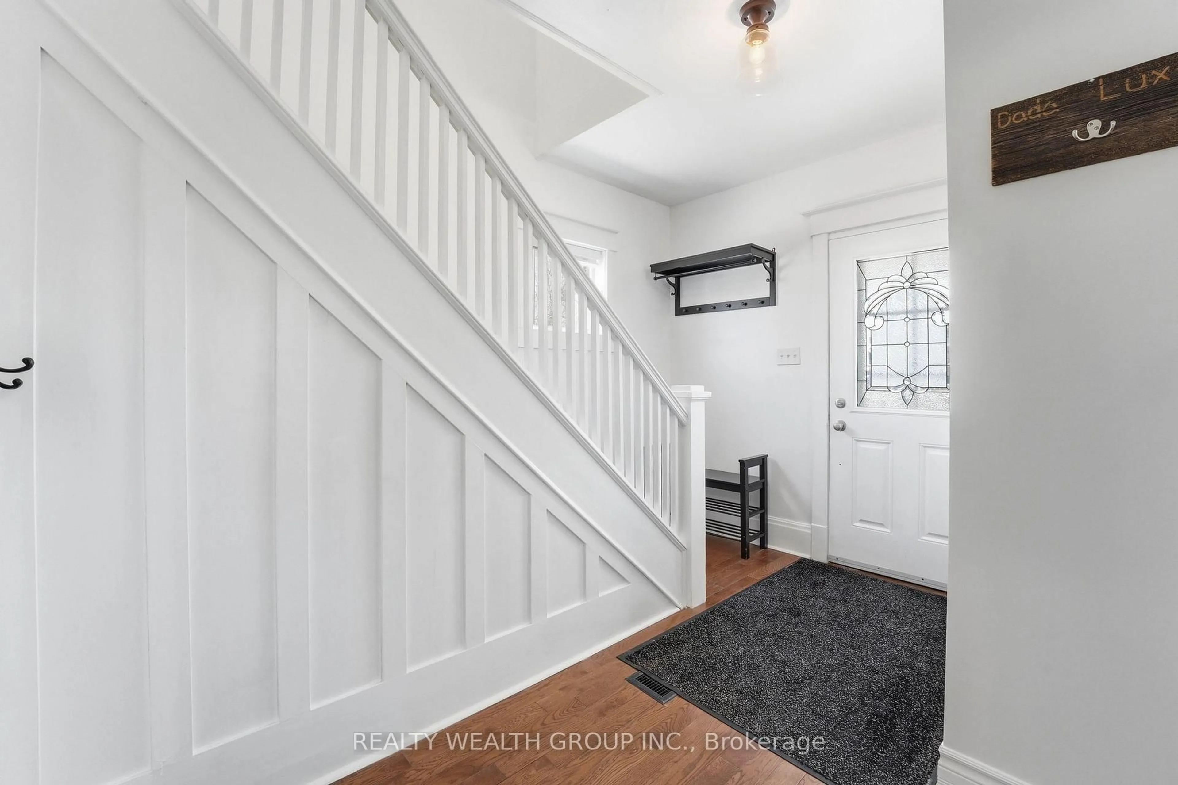 Indoor entryway for 1678 David St, Pickering Ontario L1Y 1B2