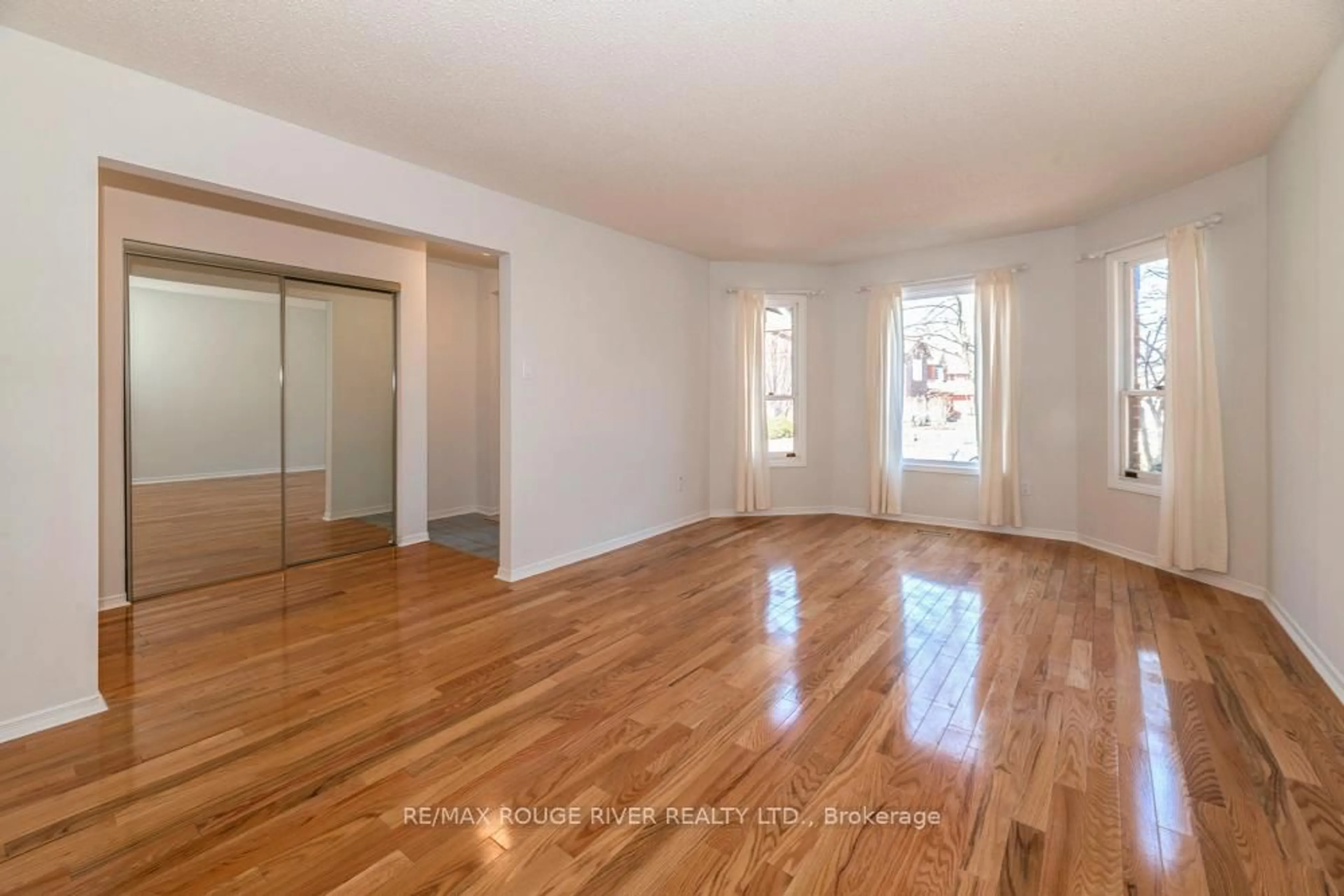 A pic of a room for 19 Glenthorne Dr, Toronto Ontario M1C 3S9