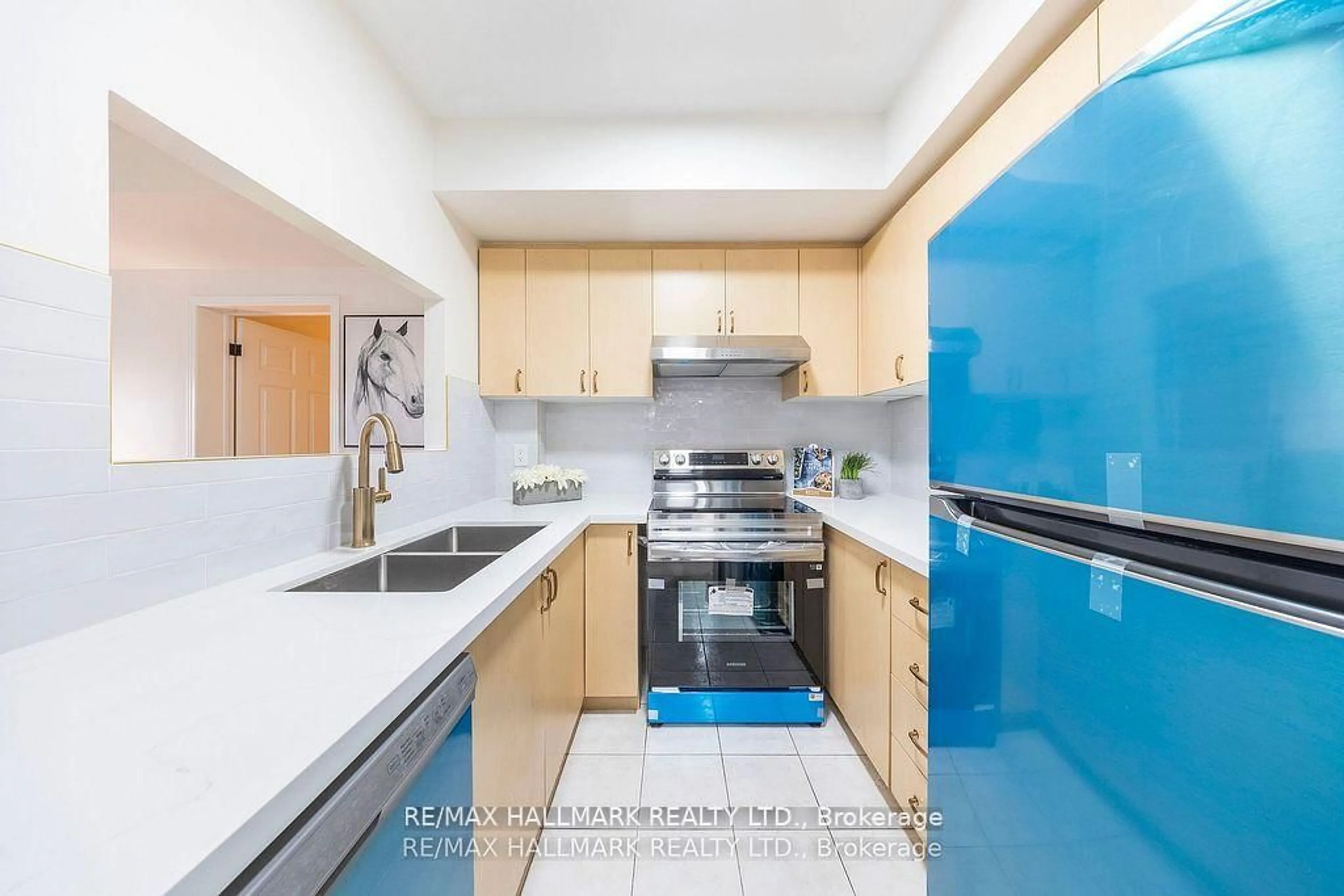 Standard kitchen, unknown for 2351 Kennedy Rd #319, Toronto Ontario M1T 3G9