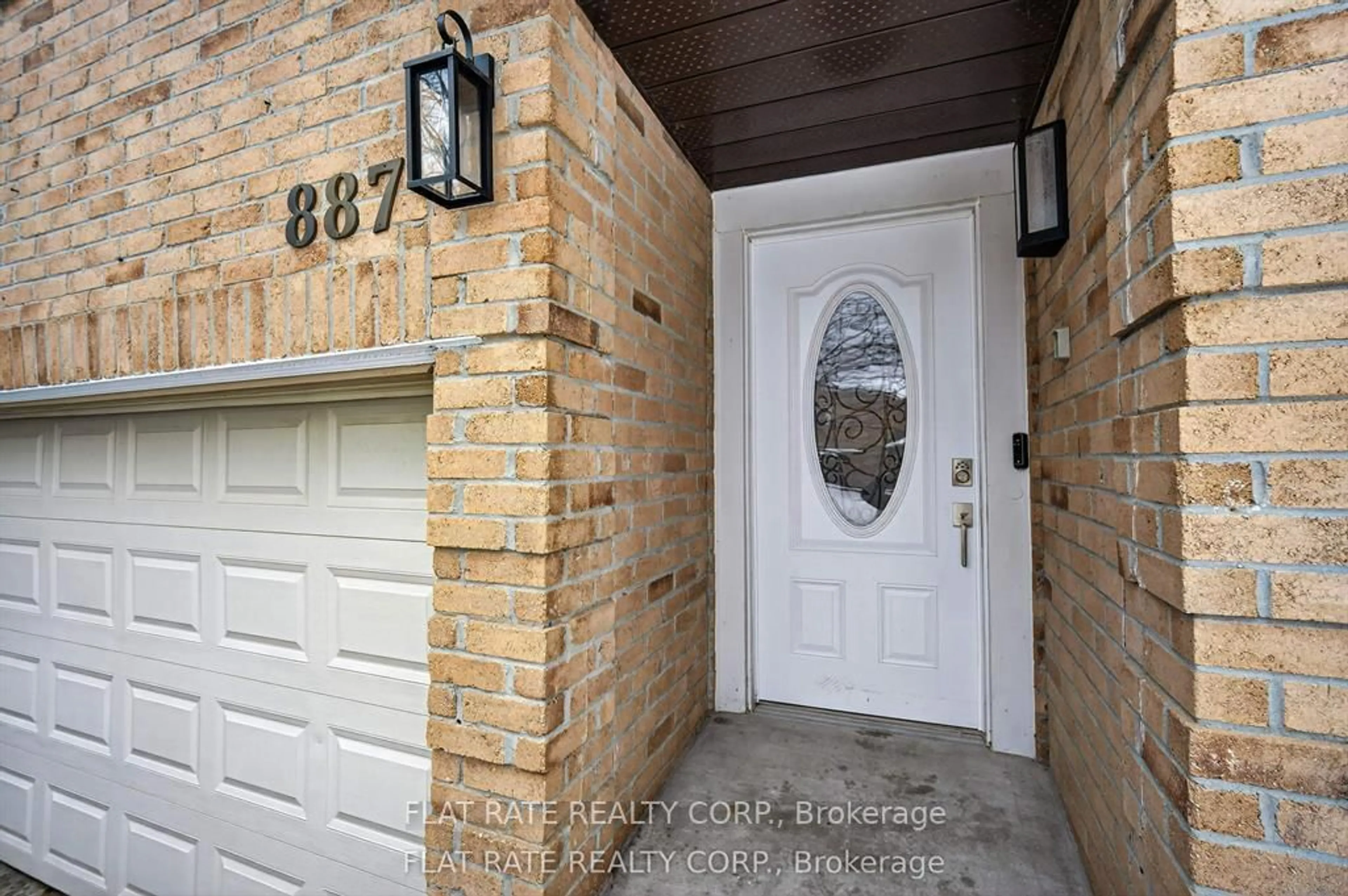 Indoor entryway for 887 Lavis Crt, Oshawa Ontario L1K 1W1