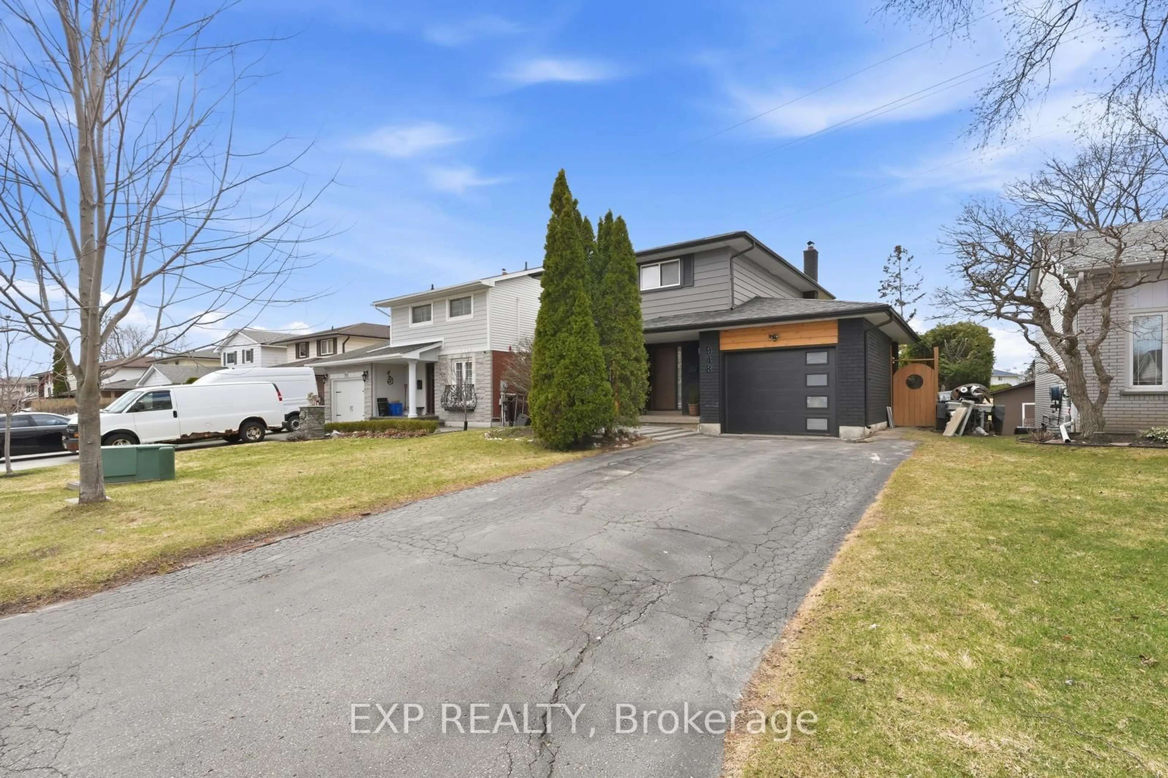 A pic from outside/outdoor area/front of a property/back of a property/a pic from drone, street for 948 Downing Crt, Oshawa Ontario L1G 7R5