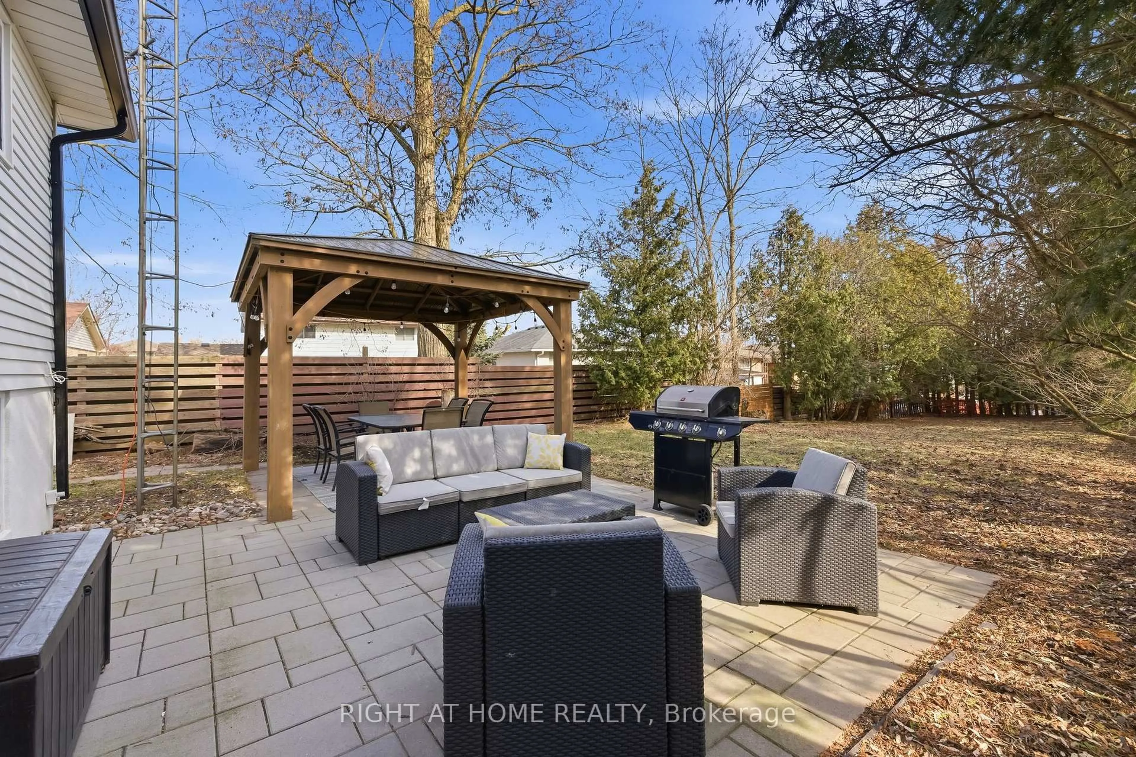 Patio, water/lake/river/ocean view for 345 Highgate Ave, Oshawa Ontario L1G 7G1