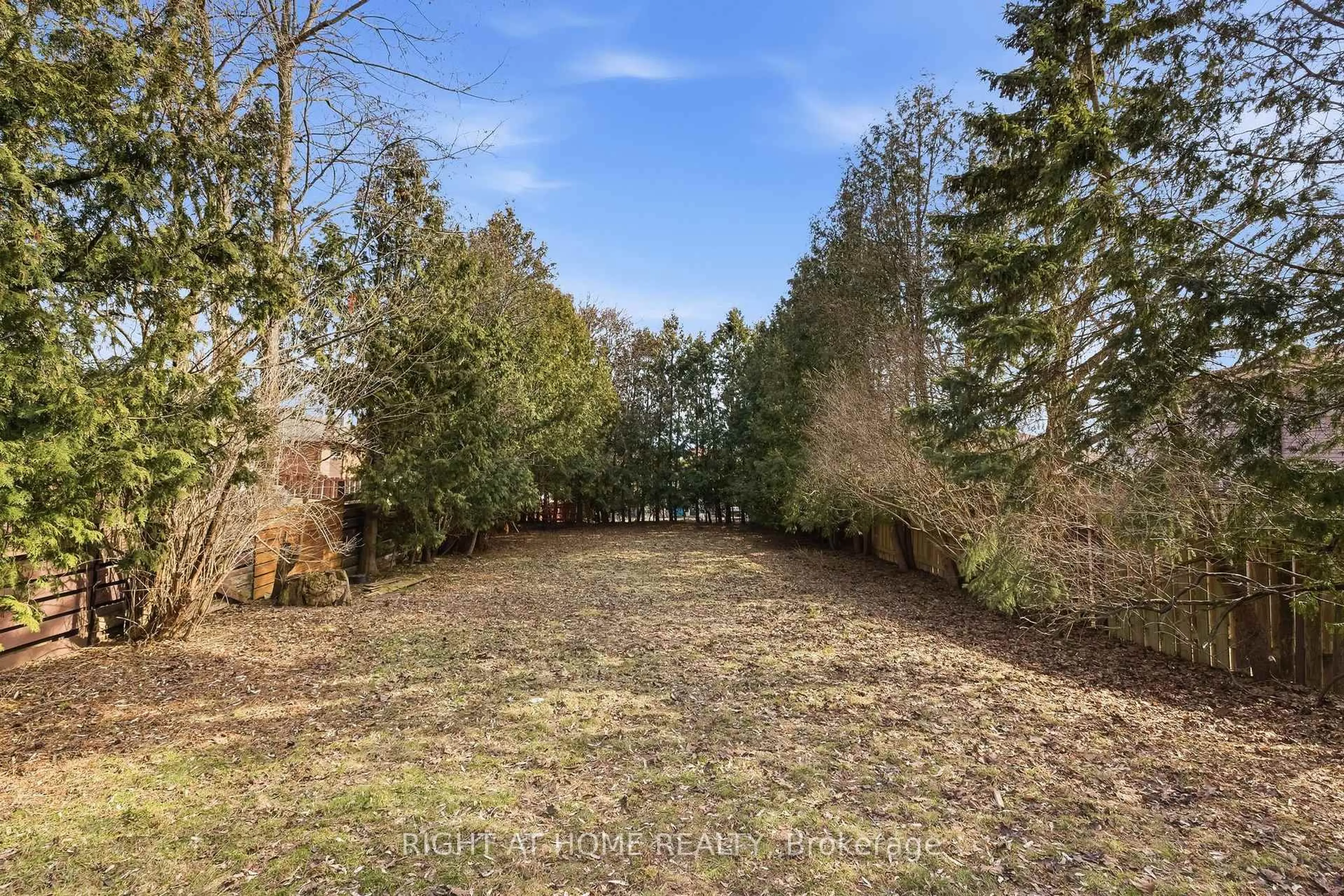 A pic from outside/outdoor area/front of a property/back of a property/a pic from drone, forest/trees view for 345 Highgate Ave, Oshawa Ontario L1G 7G1