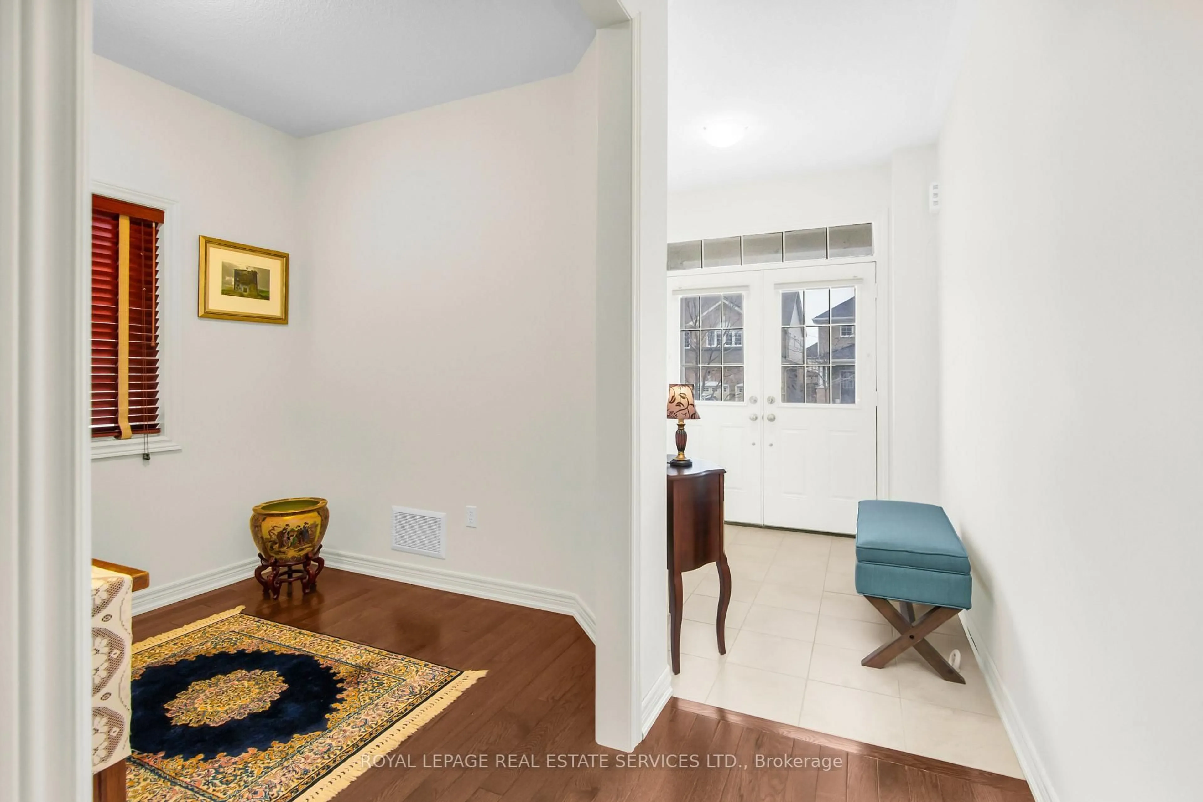 Indoor foyer for 1714 Goldsmith Dr, Oshawa Ontario L1K 0T8