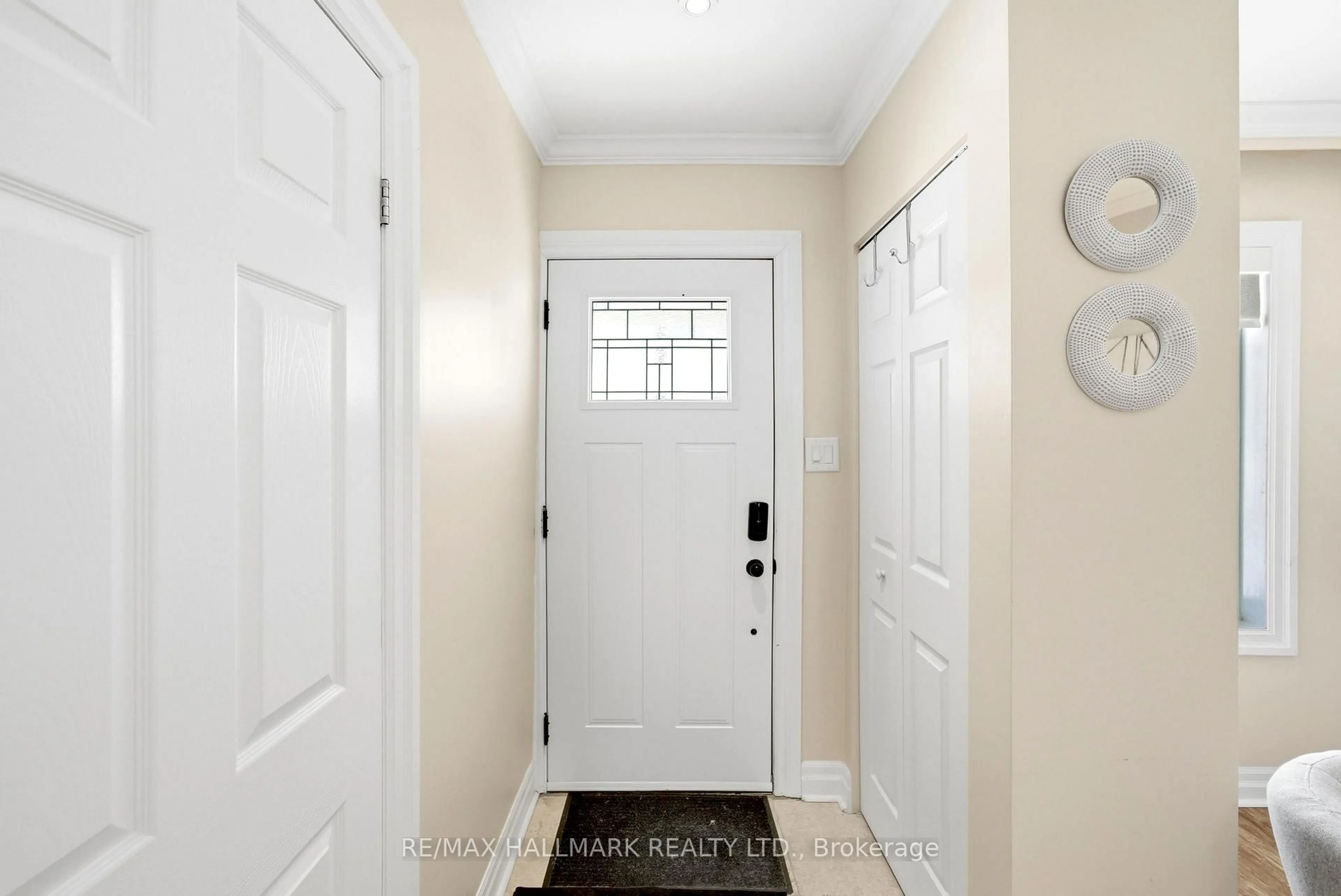 Indoor entryway for 1002 Victoria Park Ave, Toronto Ontario M4B 2J6
