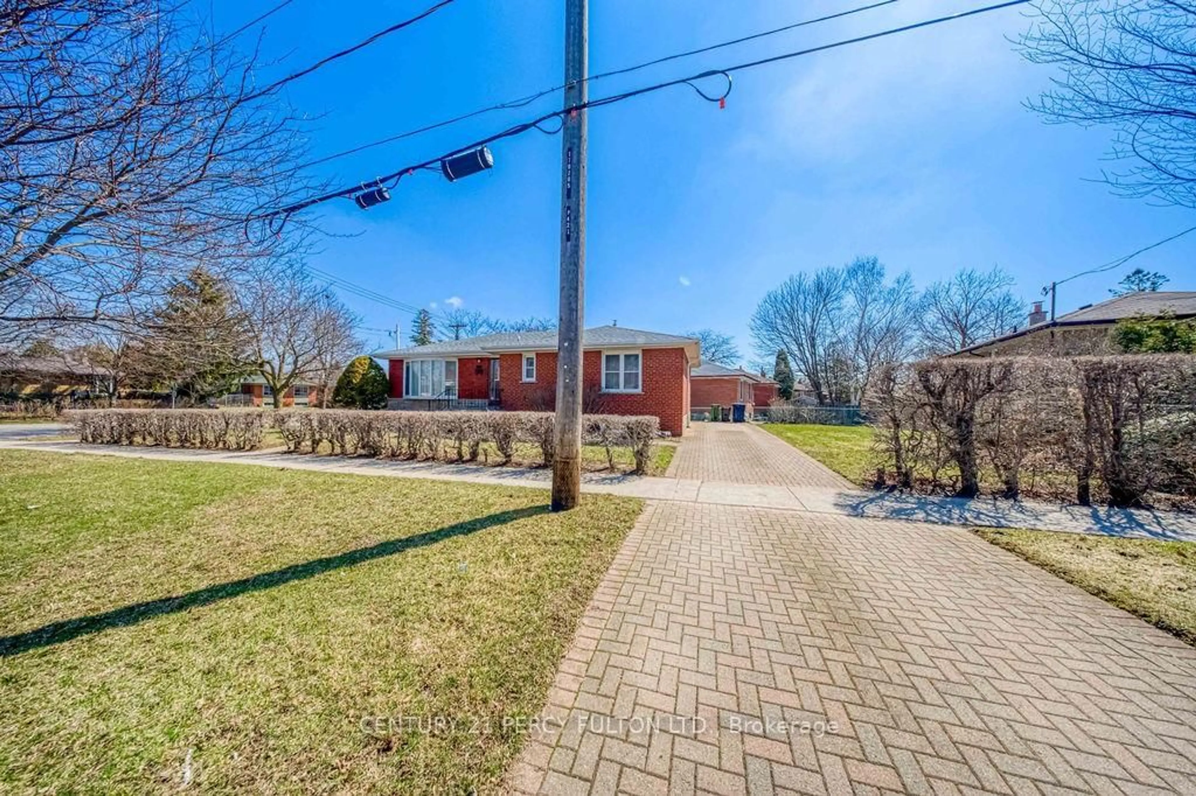 A pic from outside/outdoor area/front of a property/back of a property/a pic from drone, street for 421 Painted Post Dr, Toronto Ontario M1G 2M7