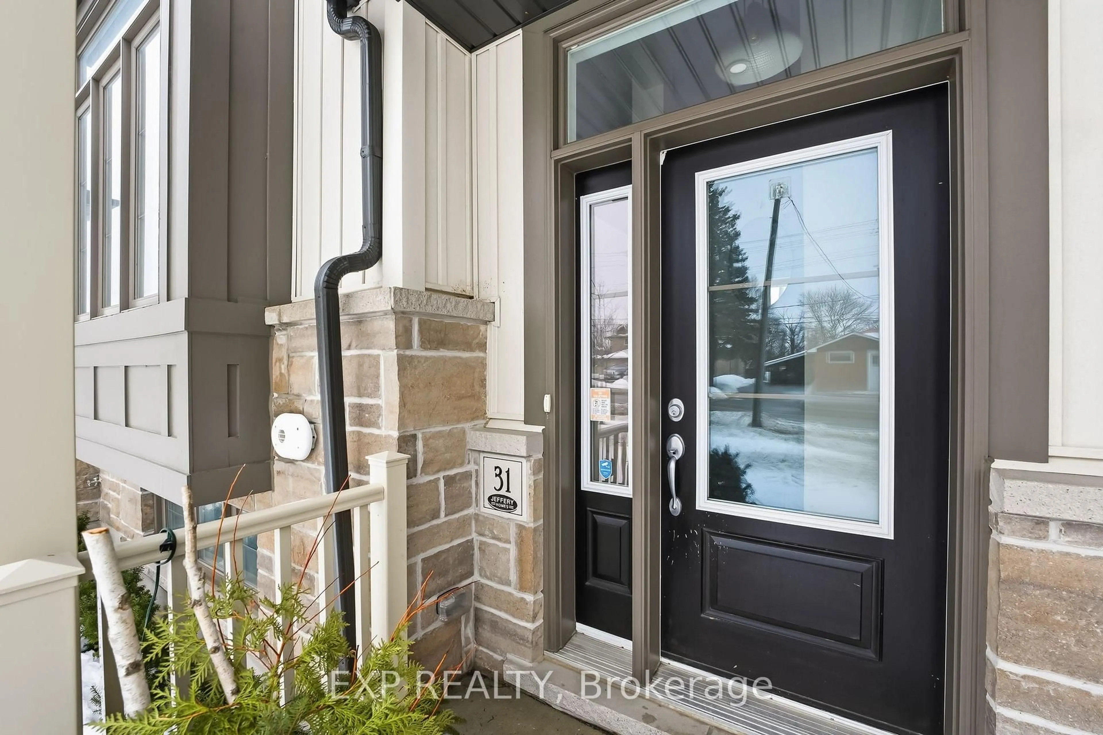 Indoor entryway for 31 Shand Lane, Scugog Ontario L9L 0C7