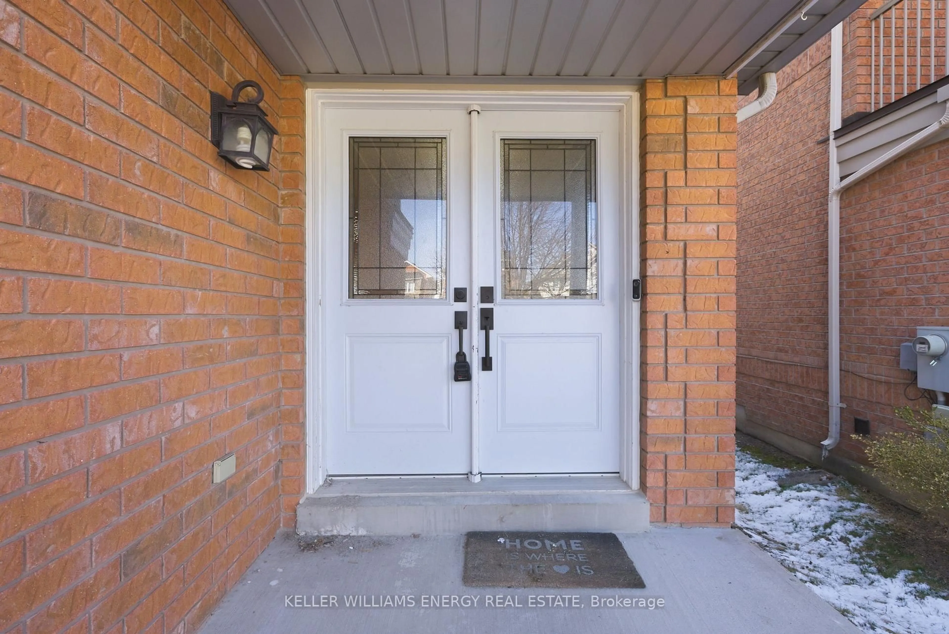 Indoor entryway for 158 Madden Pl, Clarington Ontario L1C 5K4