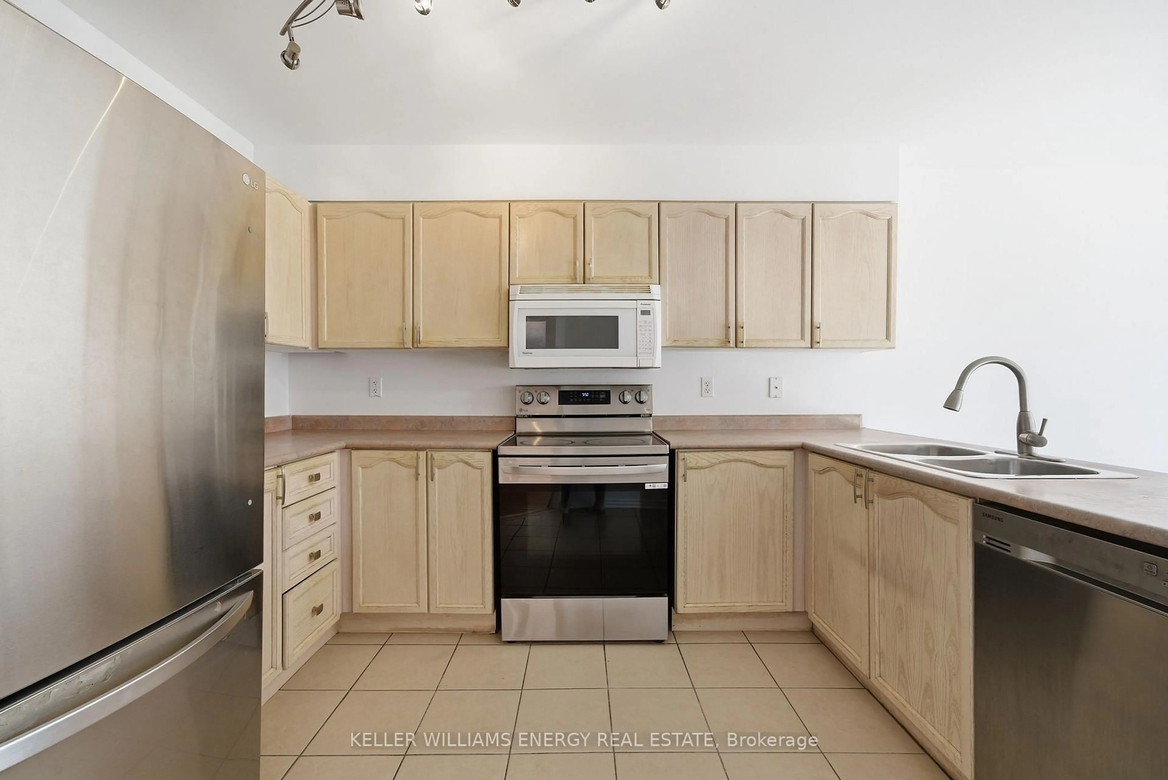 Standard kitchen, unknown for 158 Madden Pl, Clarington Ontario L1C 5K4