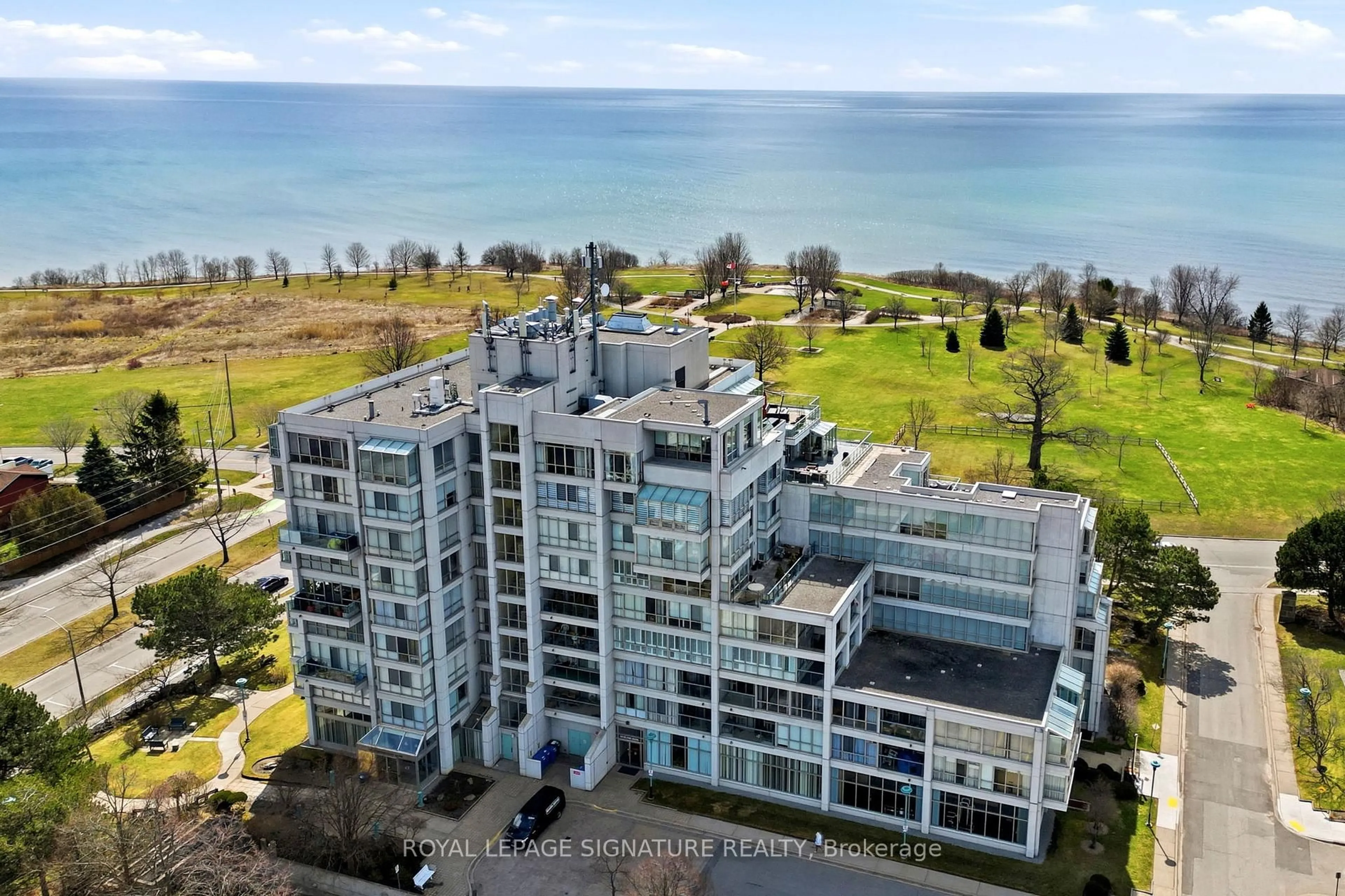 A pic from outside/outdoor area/front of a property/back of a property/a pic from drone, building for 45 Cumberland Lane #306, Ajax Ontario L1S 7K3