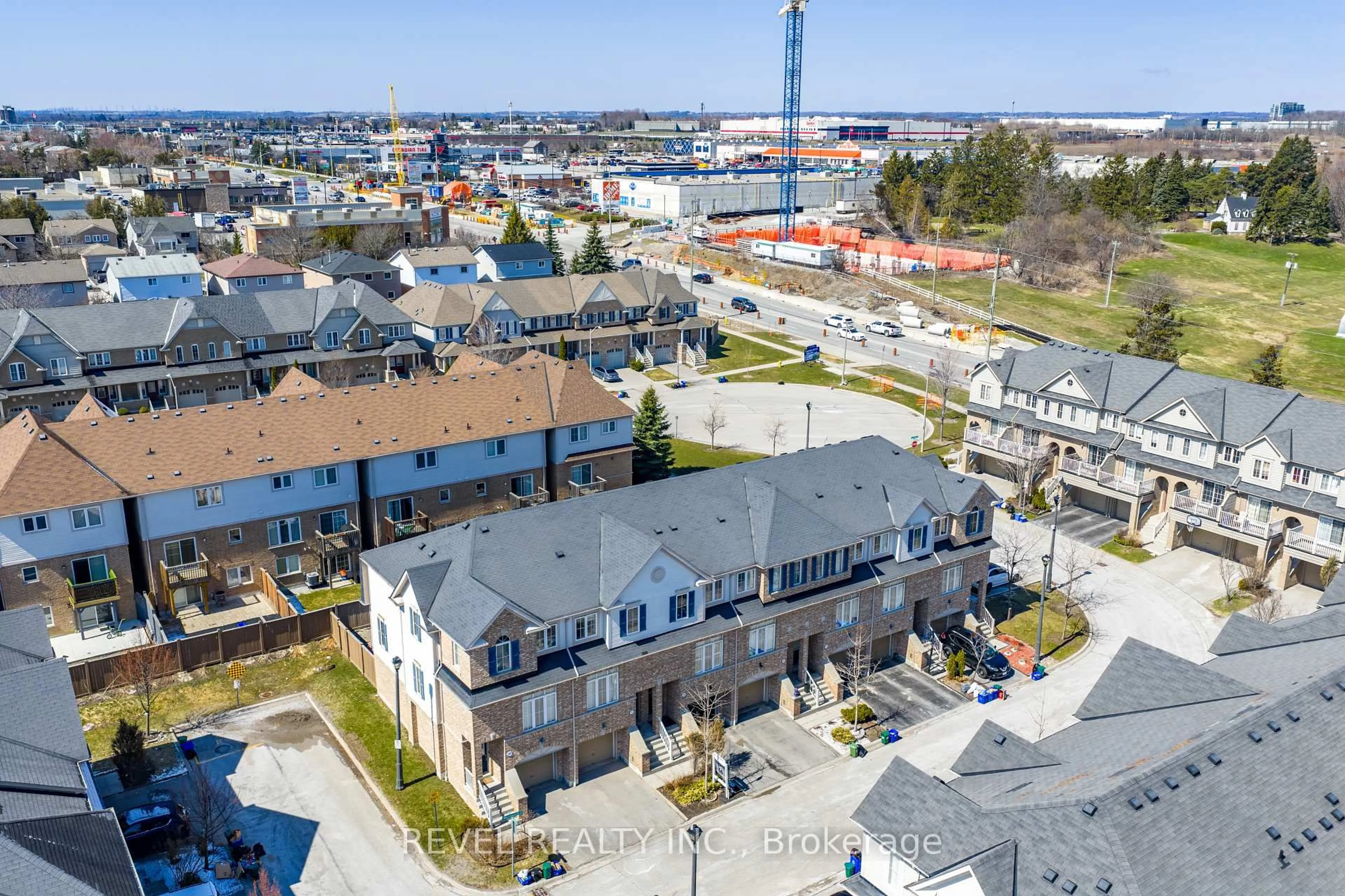A pic from outside/outdoor area/front of a property/back of a property/a pic from drone, city buildings view from balcony for 39 Martinworth Lane, Ajax Ontario L1Z 0L1