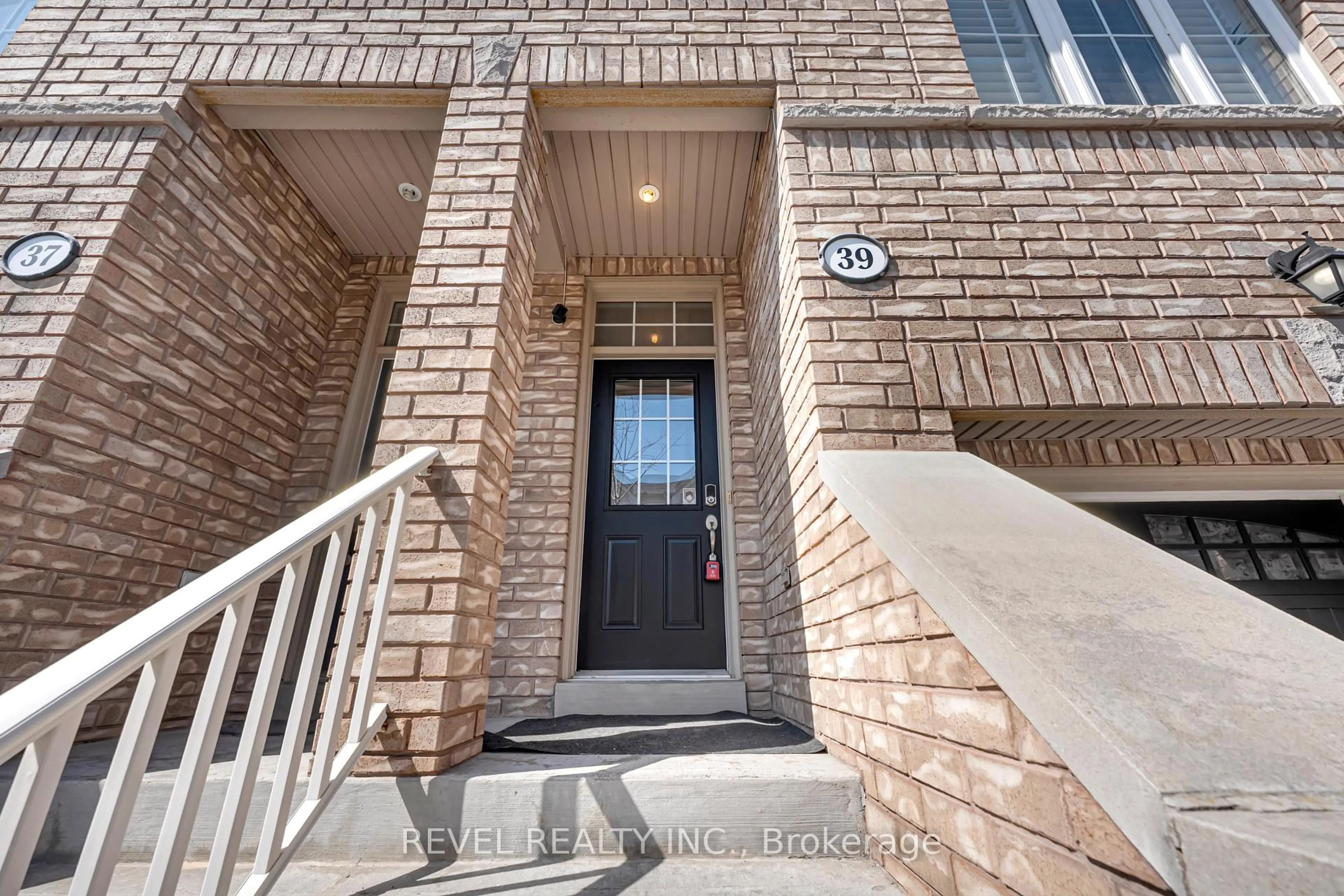 Unknown for 39 Martinworth Lane, Ajax Ontario L1Z 0L1