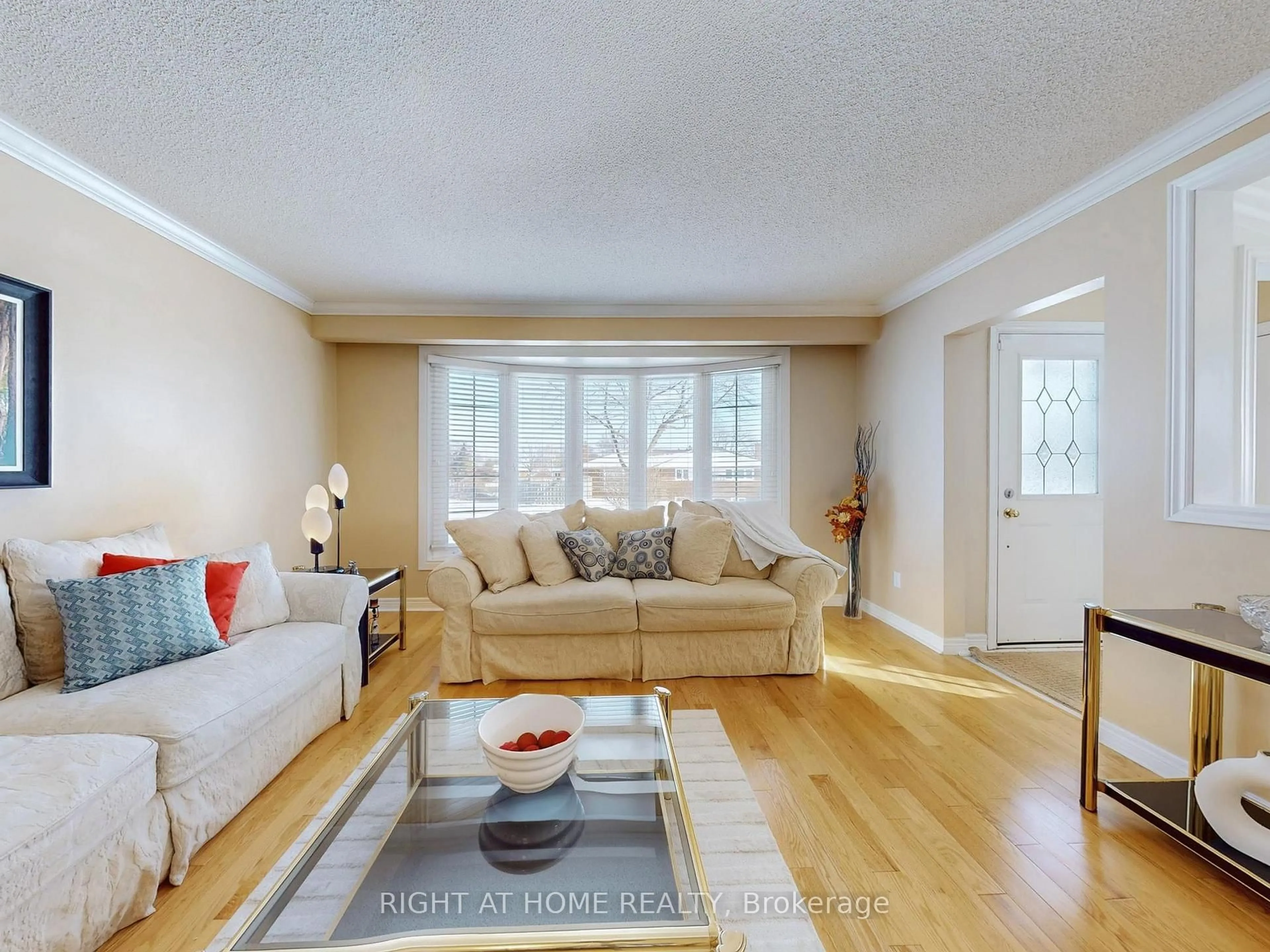 Living room with furniture, unknown for 2 Barnes Cres, Toronto Ontario M1G 1Z9