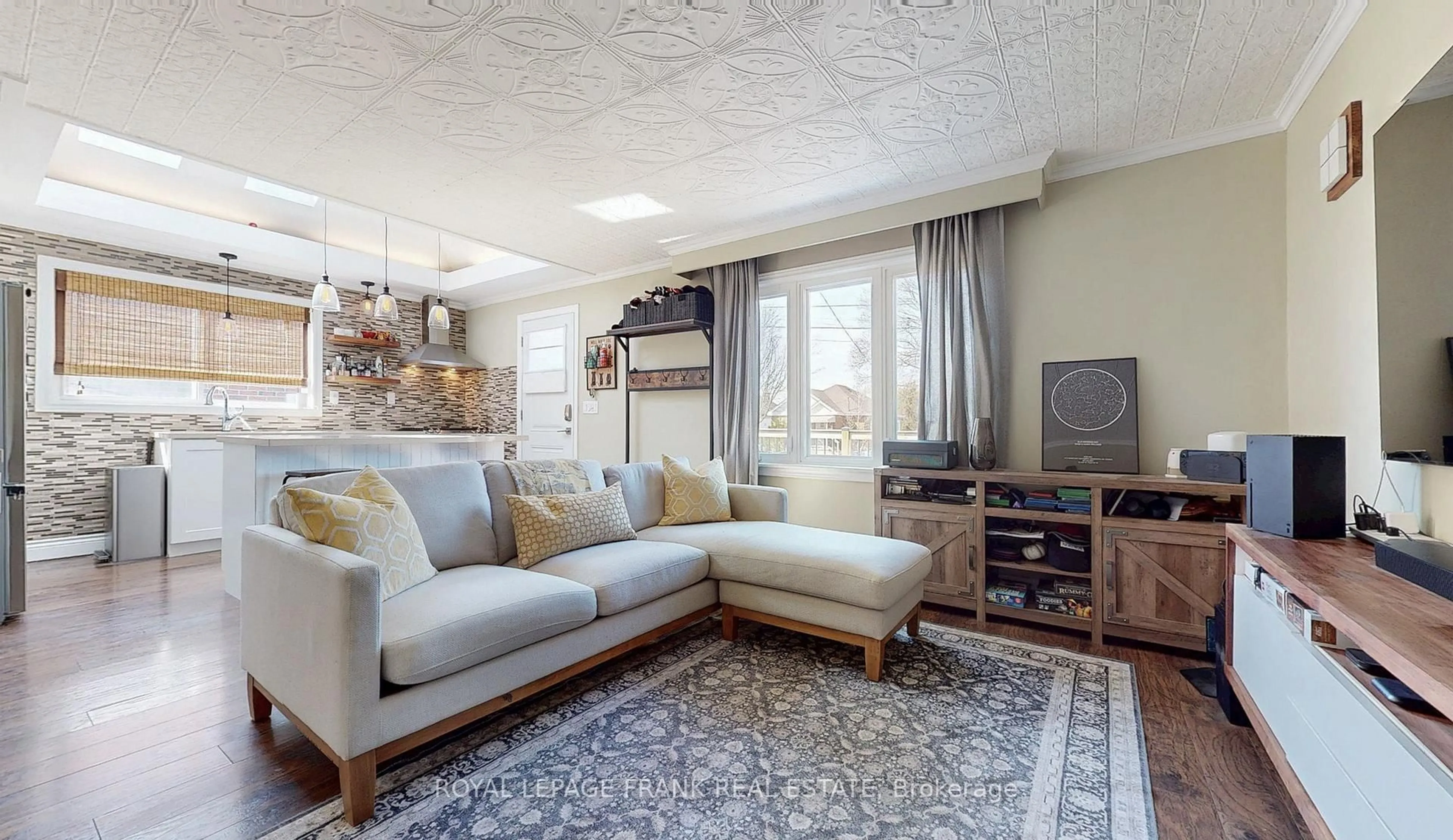 Living room with furniture, unknown for 229 Hibbert Ave, Oshawa Ontario L1J 1V4