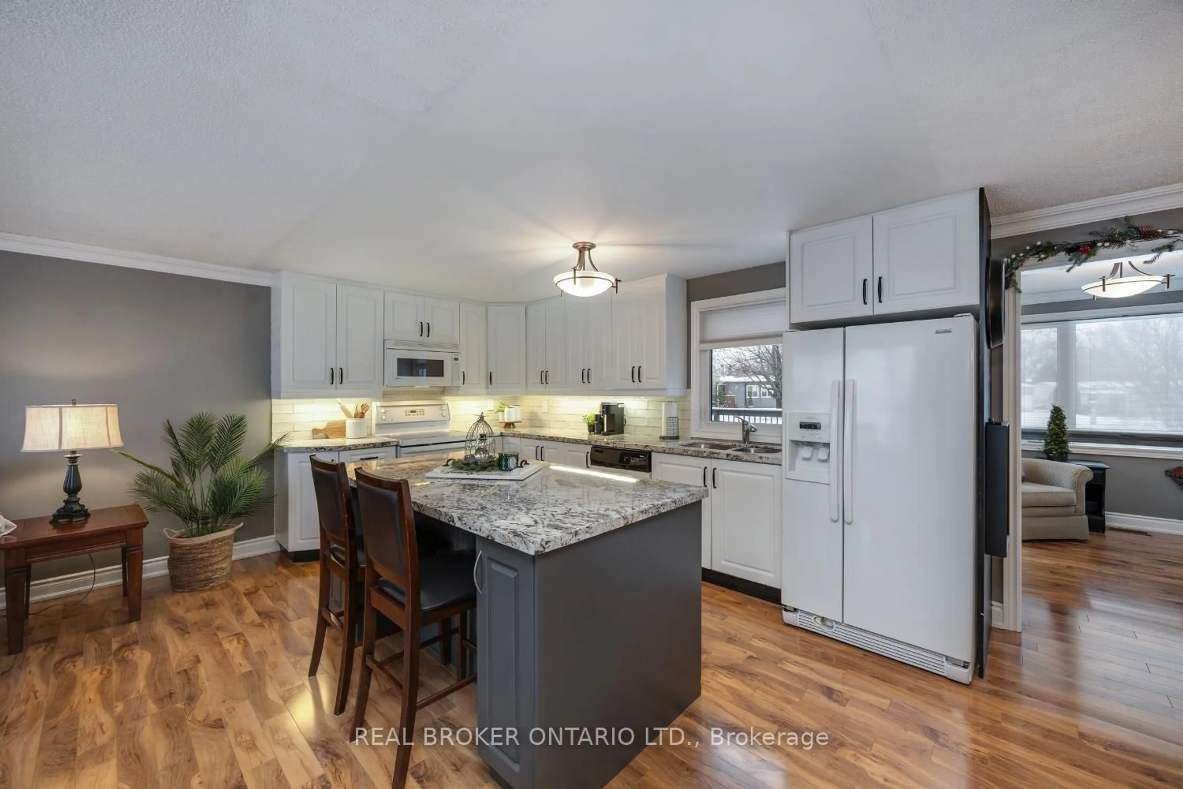 Open concept kitchen, unknown for 22 Champlain Crt, Clarington Ontario L1B 1A5