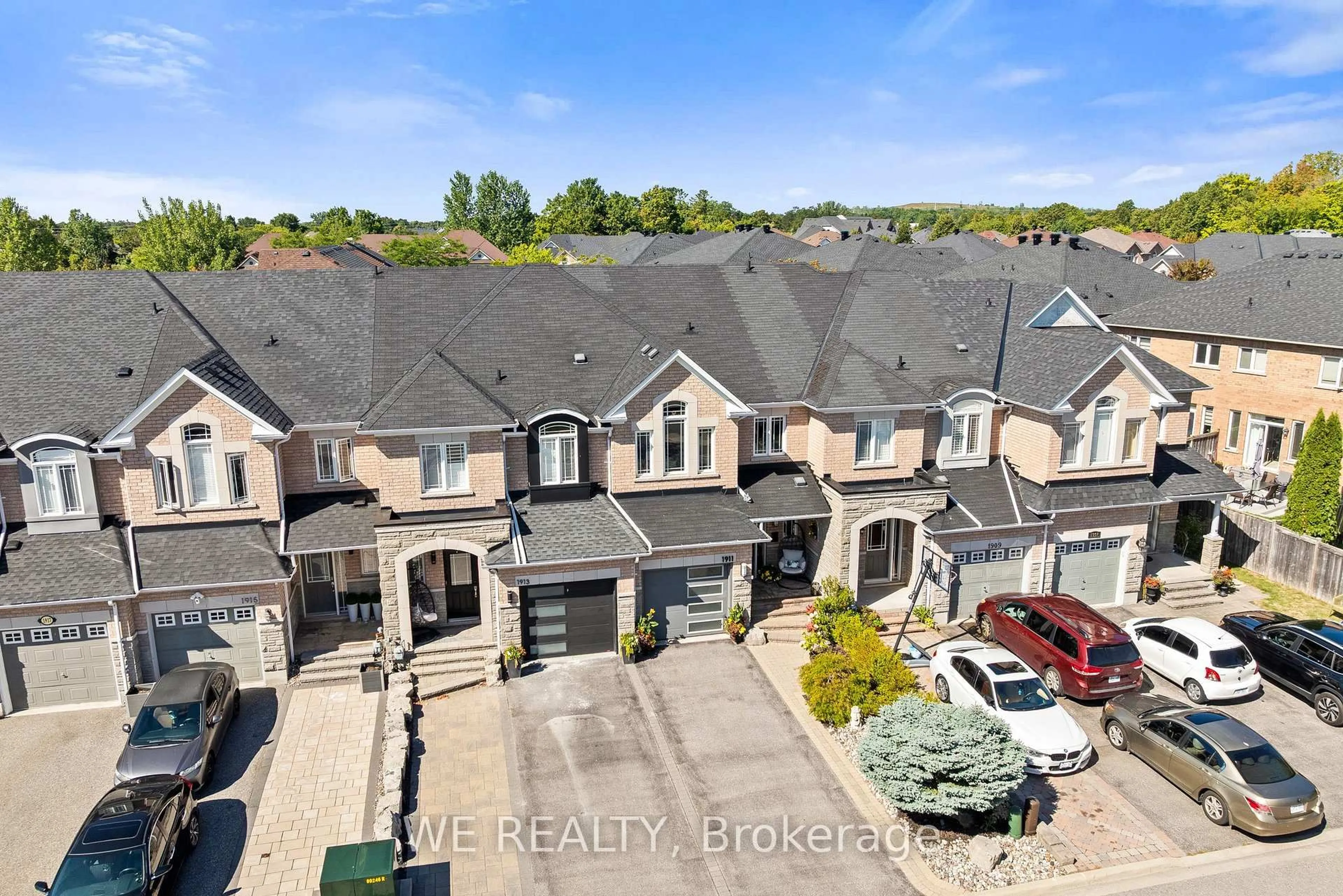 A pic from outside/outdoor area/front of a property/back of a property/a pic from drone, street for 1911 Calvington Dr, Pickering Ontario L1V 0B3