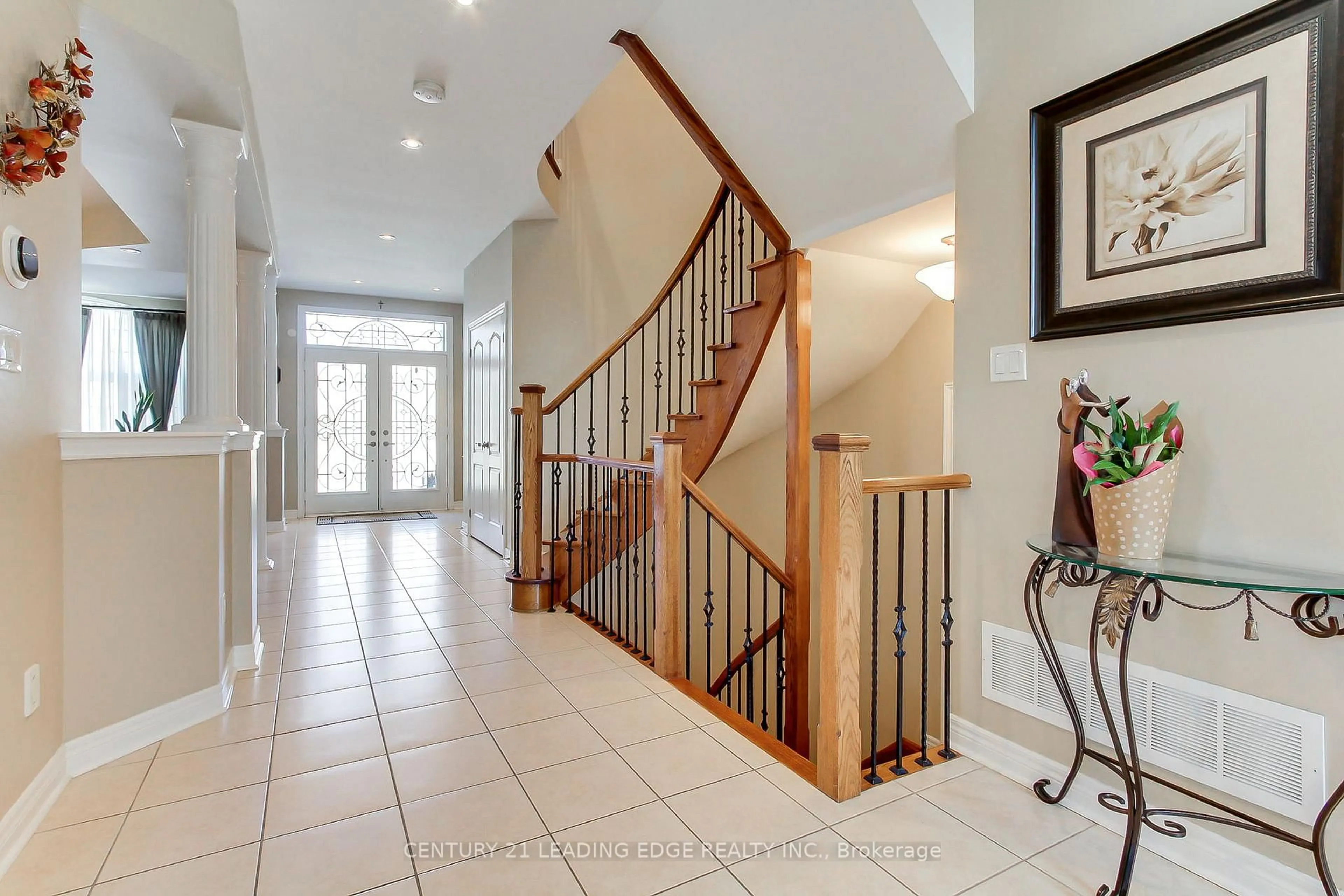 Indoor foyer for 20 Cosens St, Toronto Ontario M1C 0A7