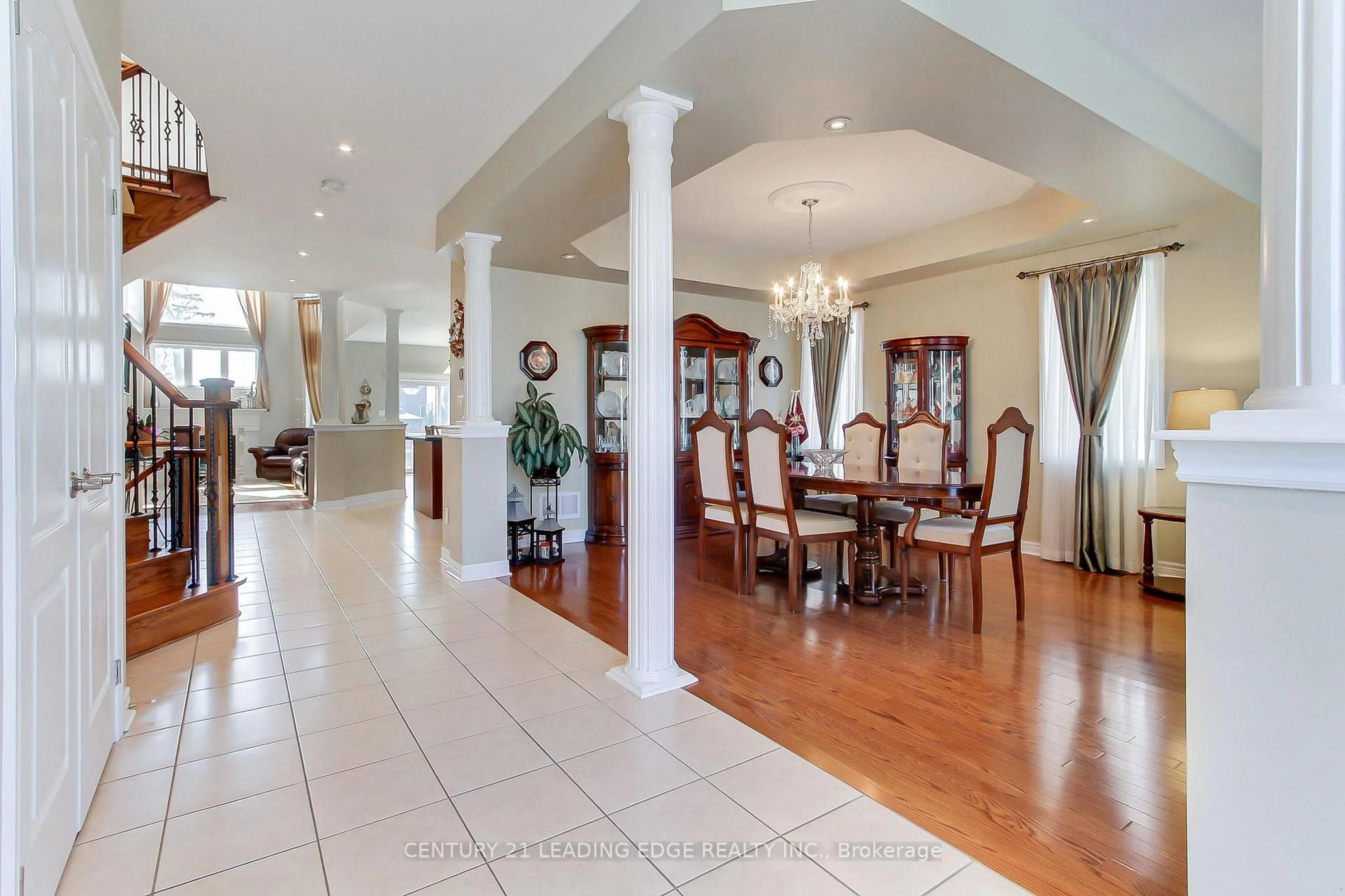 Indoor foyer for 20 Cosens St, Toronto Ontario M1C 0A7